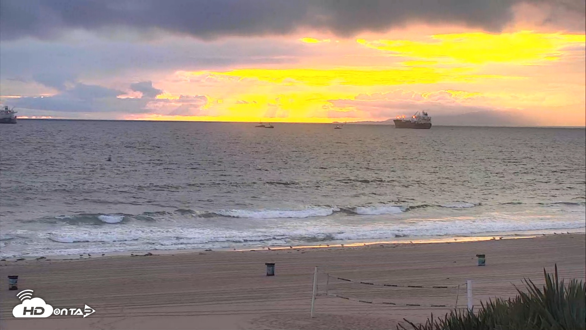 Snapshot of El Porto Beach Roving Live Cam taken May 4, 2026, 7:16pm PDT