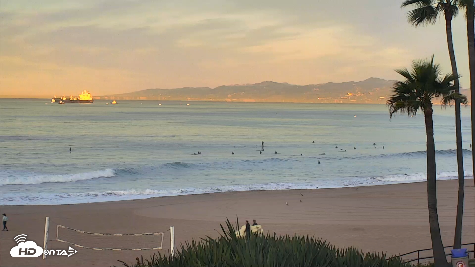 Snapshot of El Porto Beach Roving Live Cam taken Jan 17, 2026, 7:13am PST