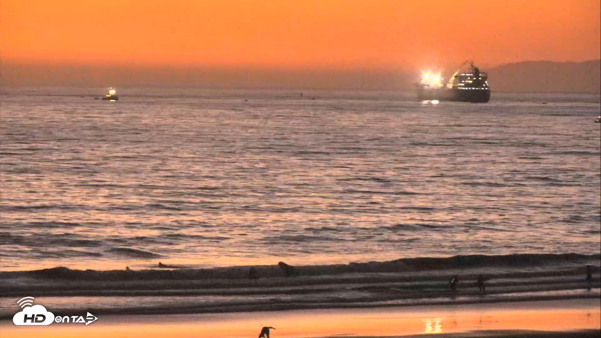 Snapshot of El Porto Beach Roving Live Cam taken Oct 11, 2025, 6:53pm PDT