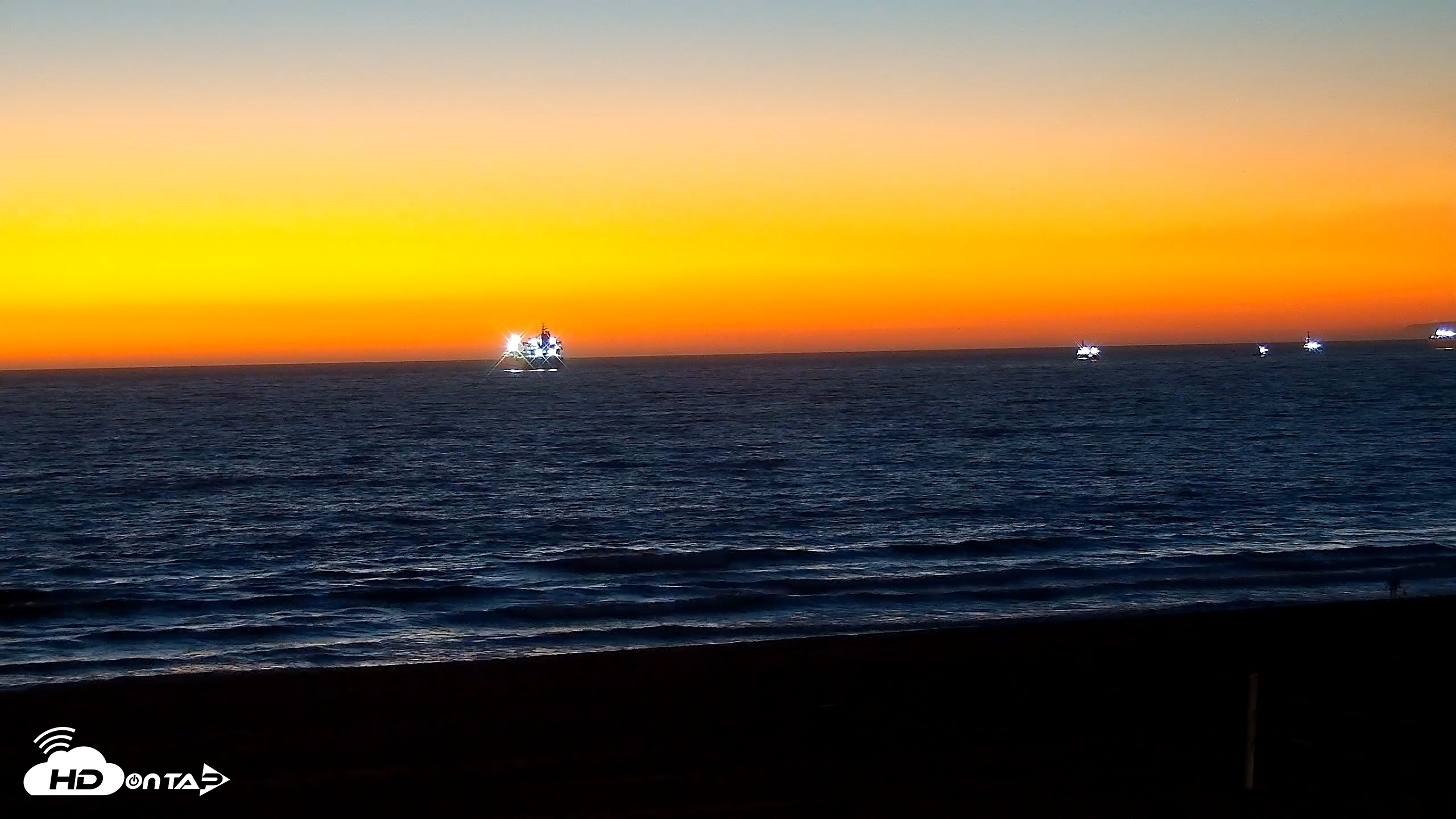 Snapshot of El Porto Beach Roving Live Cam taken Oct 7, 2026, 7:01pm PDT