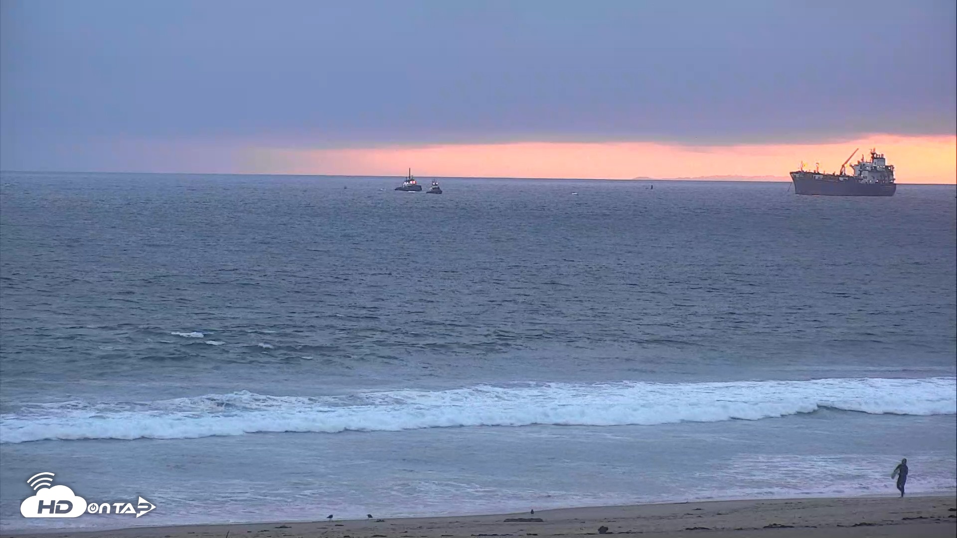 Snapshot of El Porto Beach Roving Live Cam taken Jun 17, 2026, 7:52pm PDT