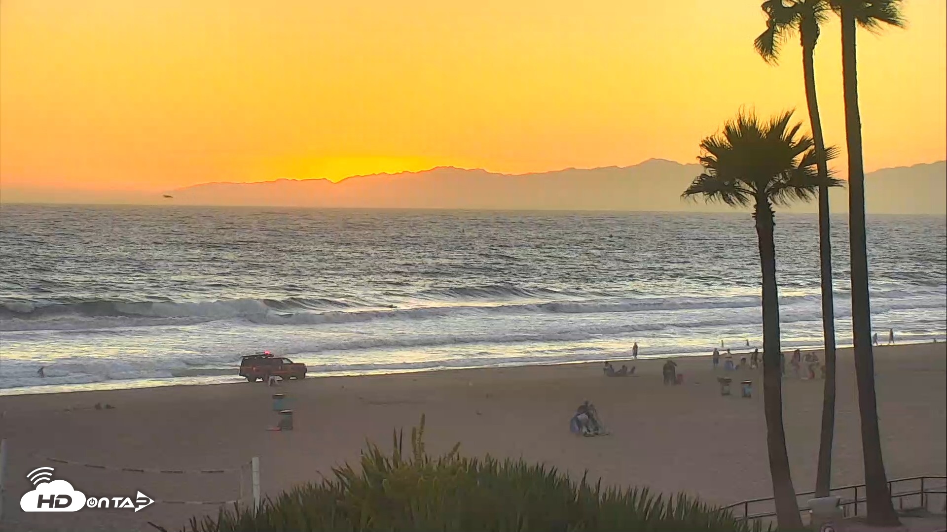 Snapshot of El Porto Beach Roving Live Cam taken Jul 22, 2026, 8:01pm PDT
