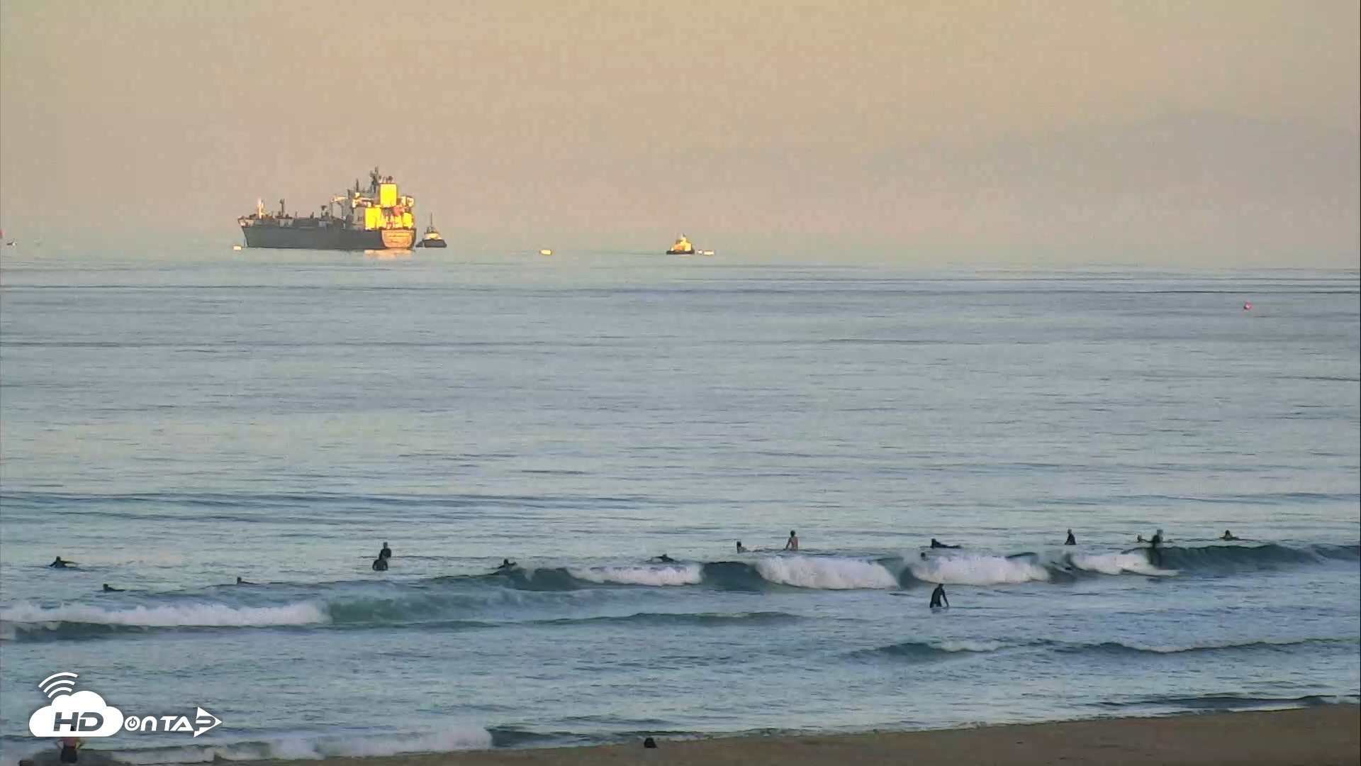 Snapshot of El Porto Beach Roving Live Cam taken Aug 21, 2026, 6:48am PDT