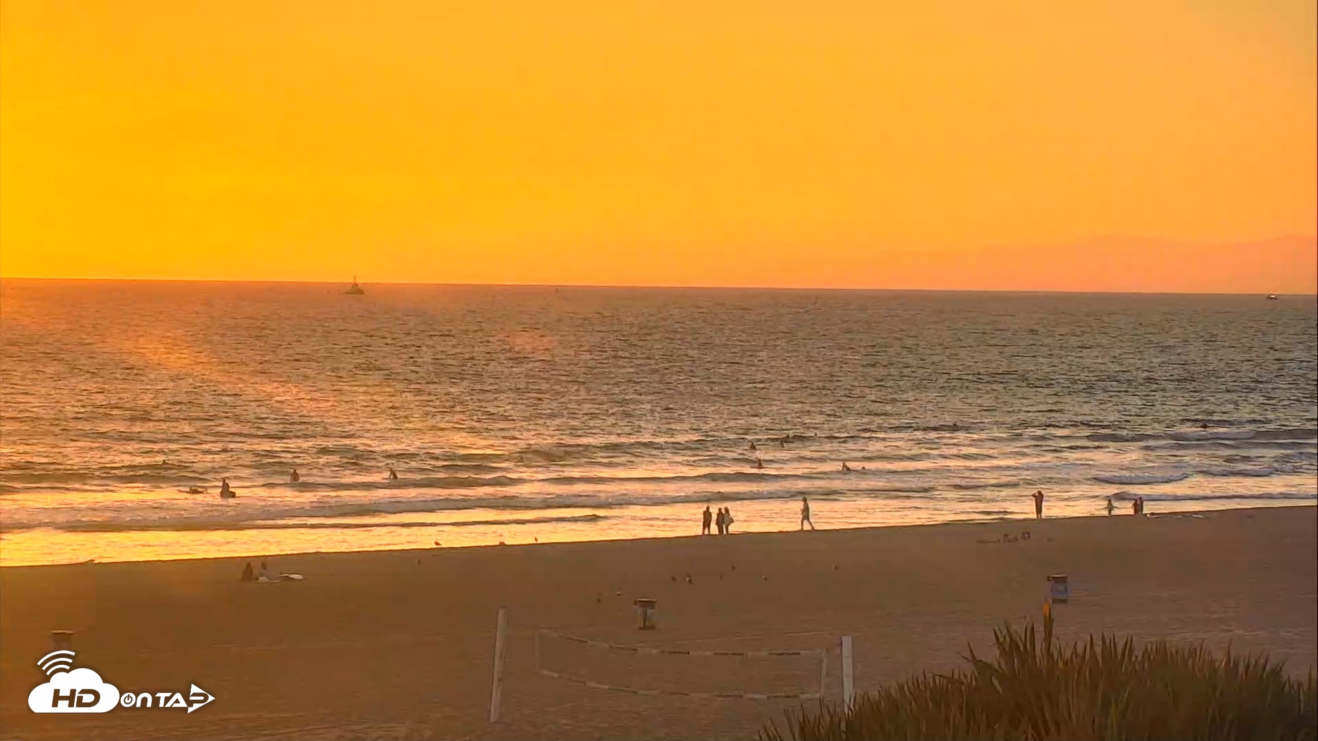 Snapshot of El Porto Beach Roving Live Cam taken Sep 18, 2026, 6:45pm PDT