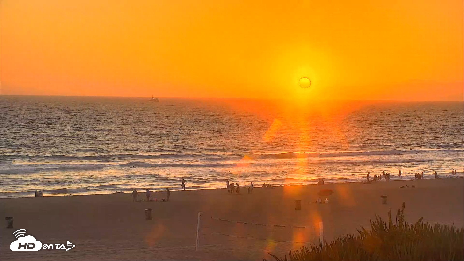 Snapshot of El Porto Beach Roving Live Cam taken Aug 1, 2026, 7:49pm PDT