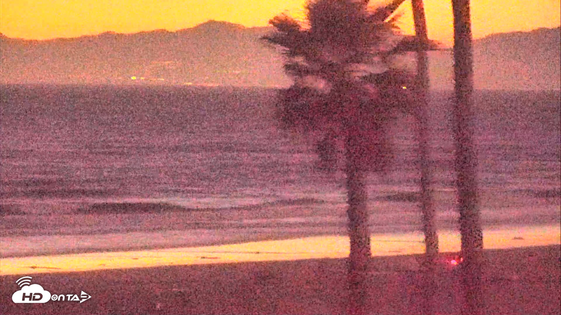 Snapshot of El Porto Beach Roving Live Cam taken Oct 10, 2025, 7:07pm PDT