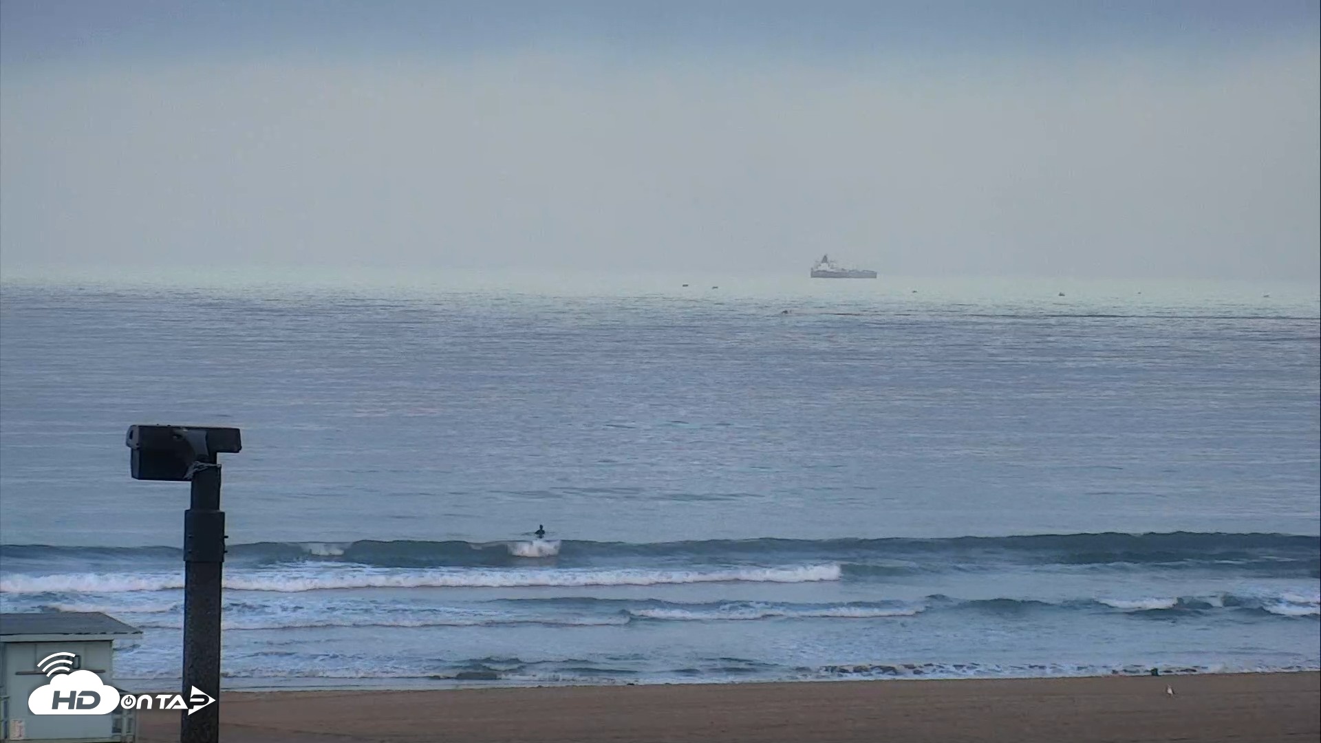 Snapshot of El Porto Beach Roving Live Cam taken Aug 25, 2026, 6:39am PDT