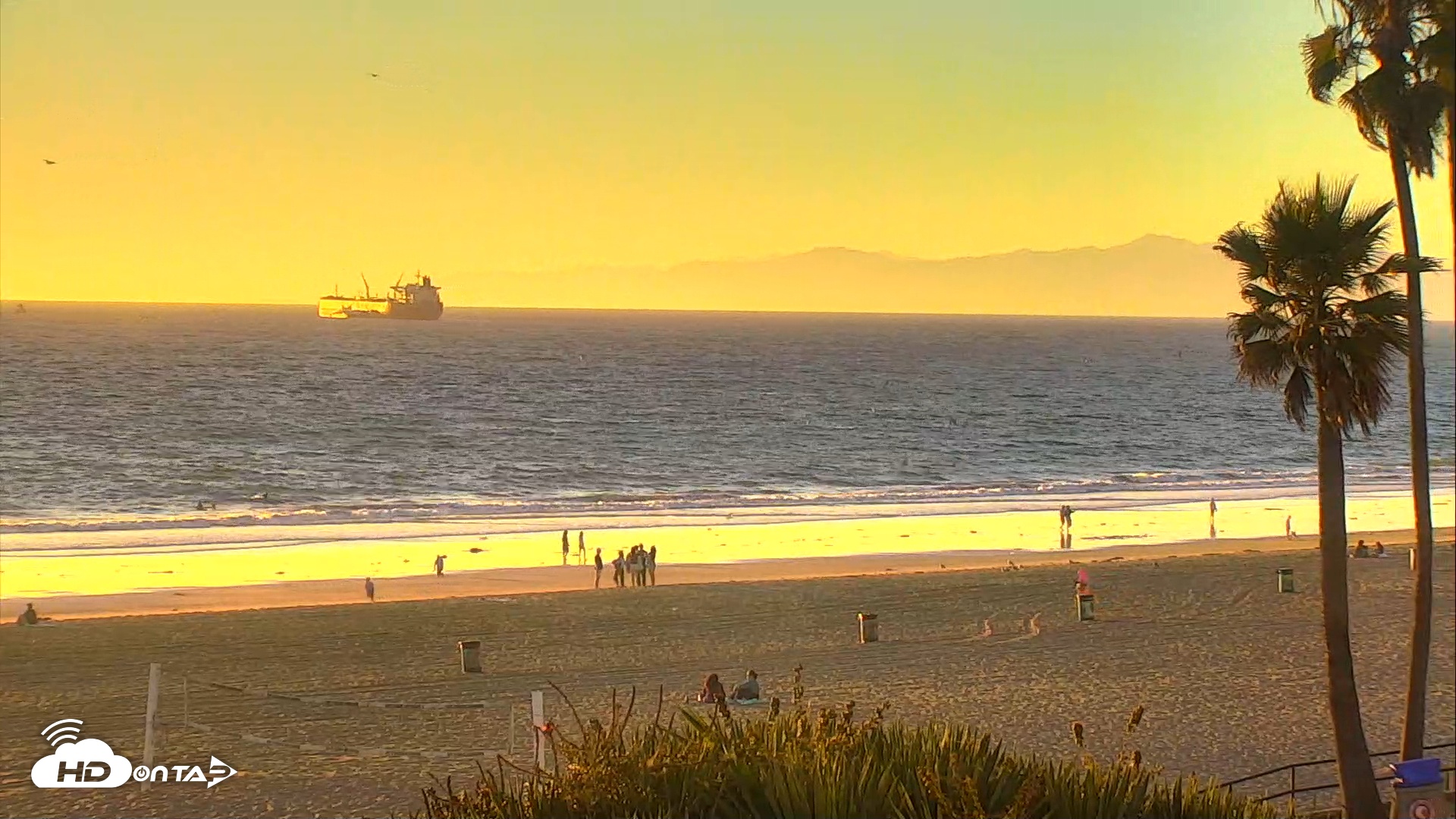 Snapshot of El Porto Beach Roving Live Cam taken Oct 9, 2025, 6:04pm PDT