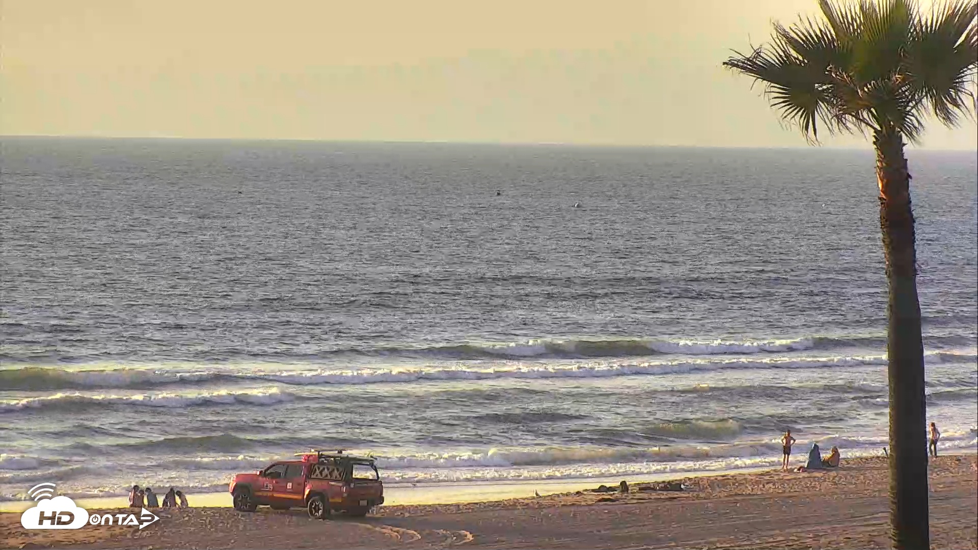 Snapshot of El Porto Beach Roving Live Cam taken Feb 10, 2025, 4:42pm PST