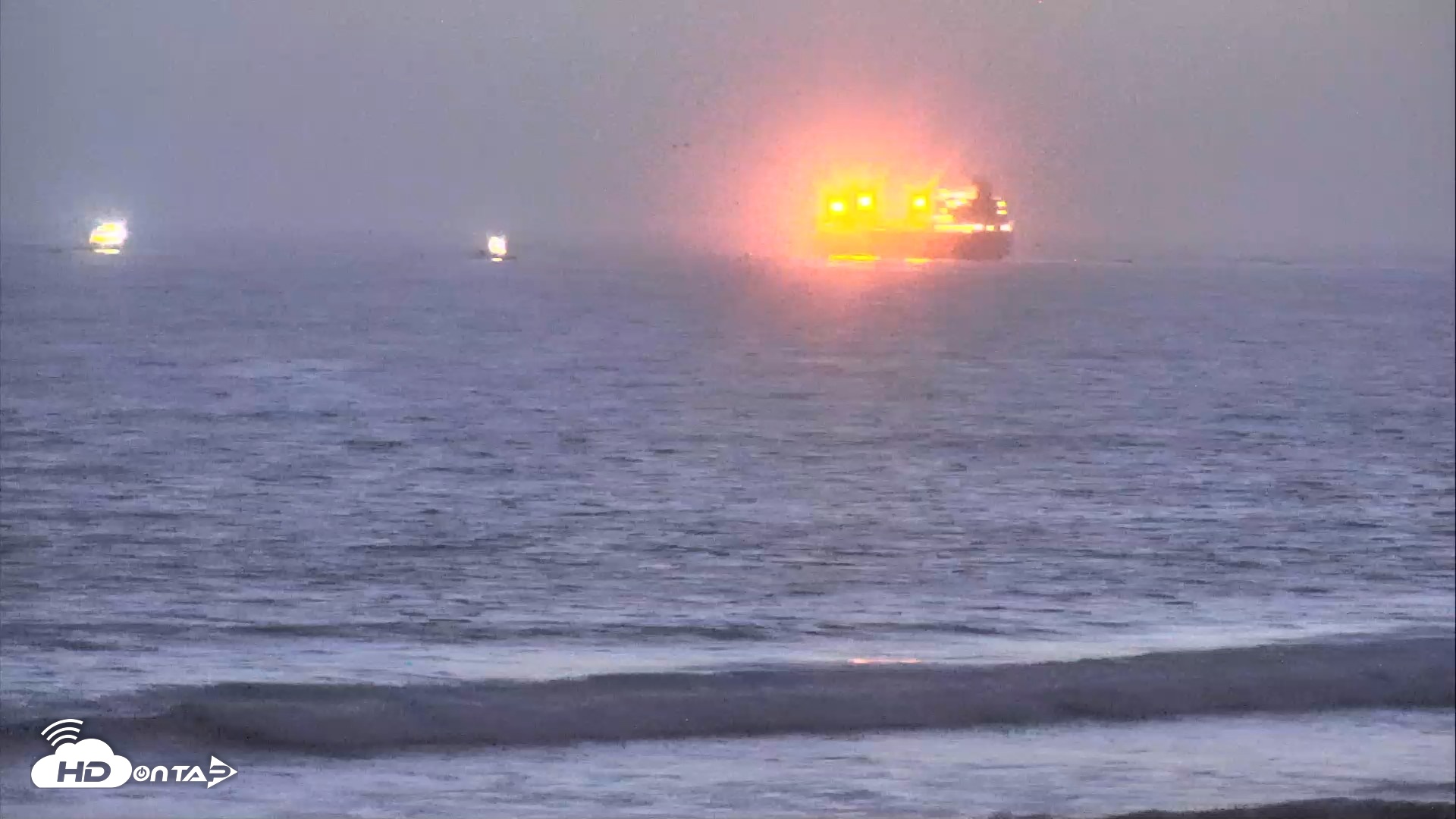 Snapshot of El Porto Beach Roving Live Cam taken Jun 1, 2026, 8:32pm PDT