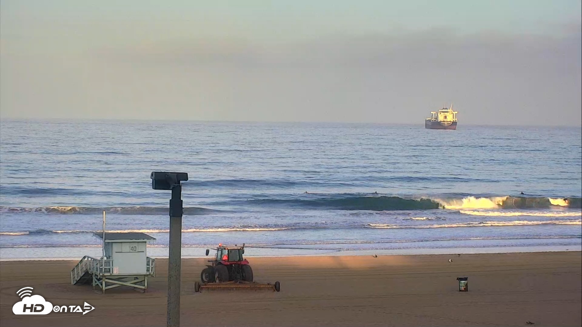 Snapshot of El Porto Beach Roving Live Cam taken Aug 31, 2026, 7:05am PDT