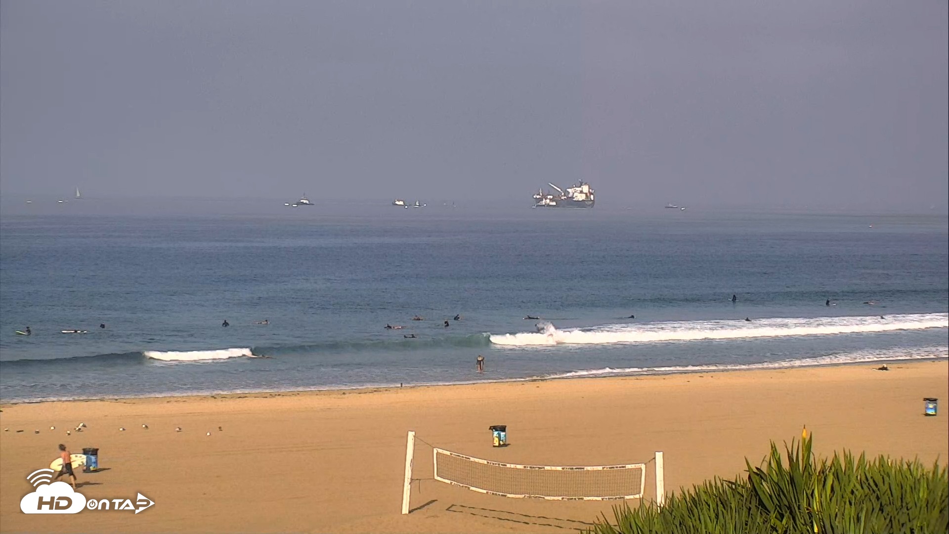 Snapshot of El Porto Beach Roving Live Cam taken Oct 1, 2026, 9:09am PDT