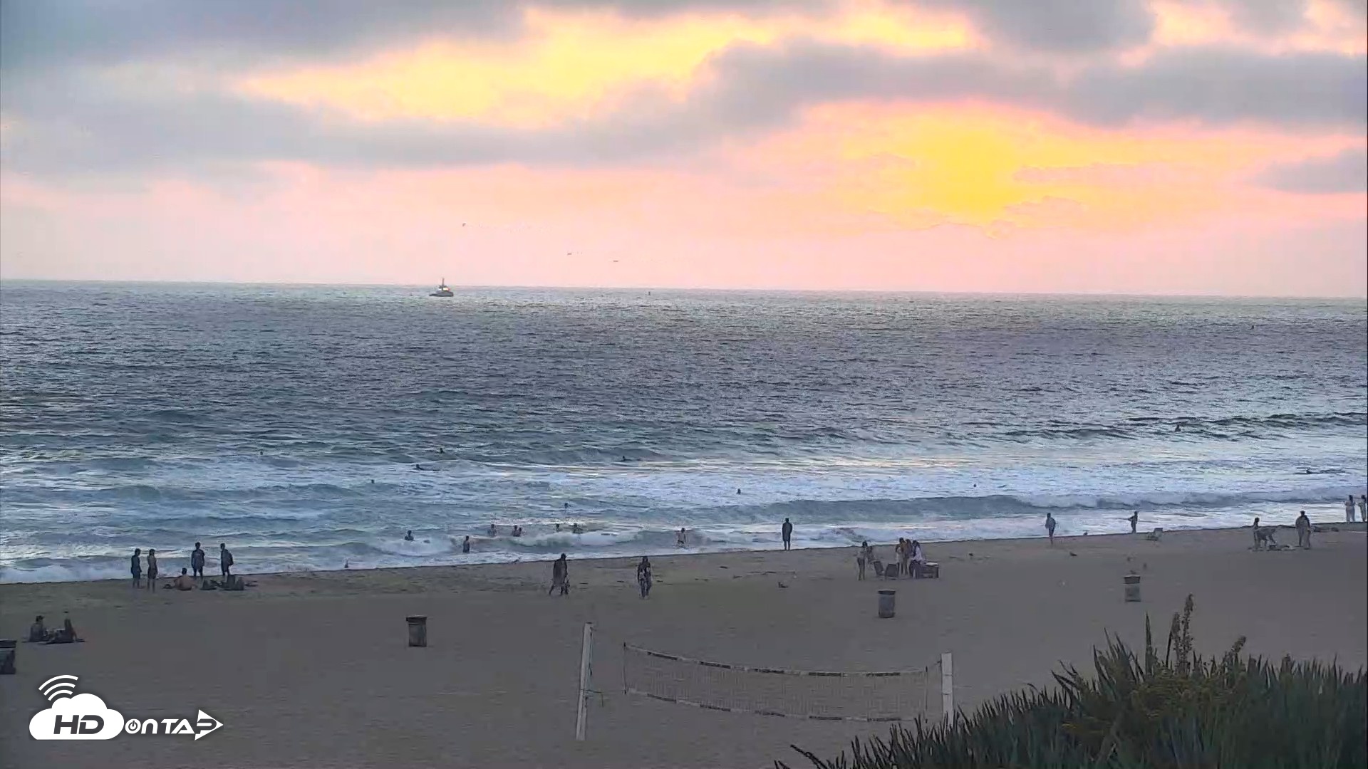 Snapshot of El Porto Beach Roving Live Cam taken Jul 29, 2026, 7:54pm PDT