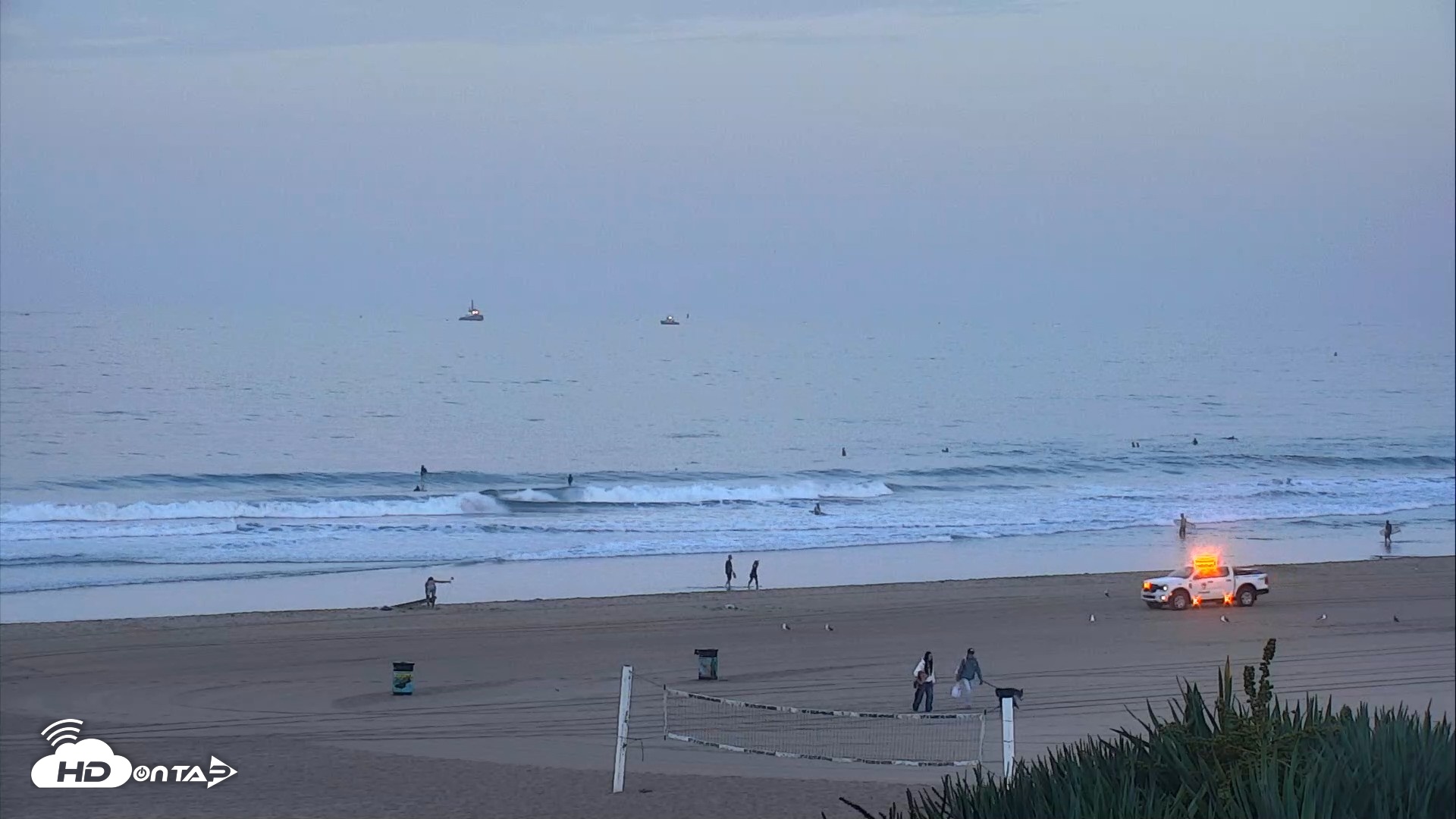 Snapshot of El Porto Beach Roving Live Cam taken Aug 30, 2026, 6:38am PDT