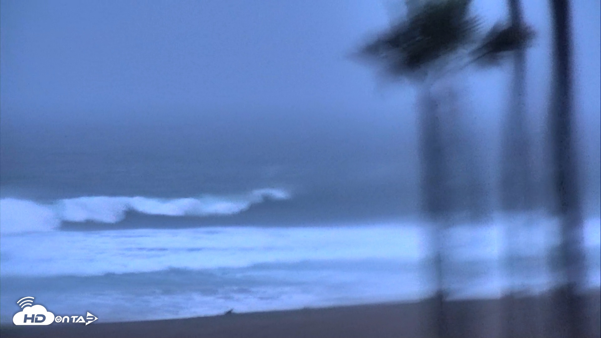 Snapshot of El Porto Beach Roving Live Cam taken Nov 15, 2025, 6:36am PST