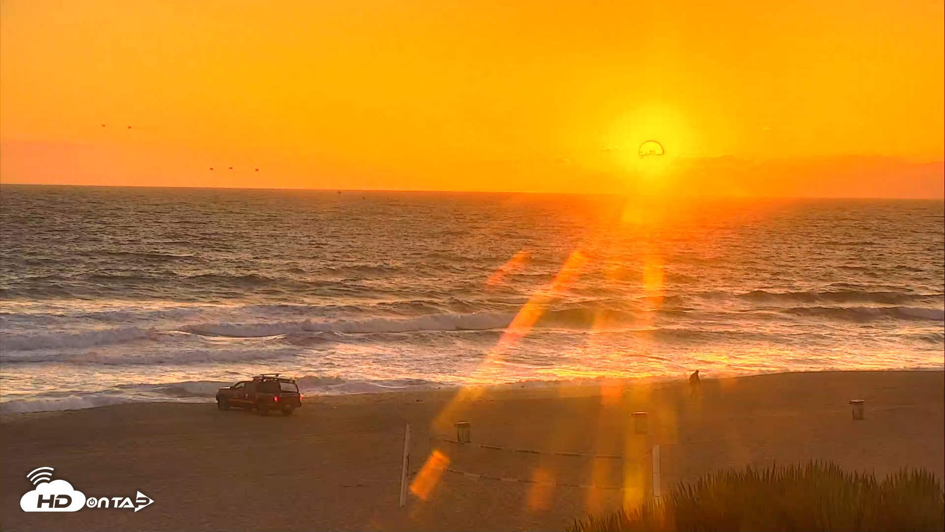 Snapshot of El Porto Beach Roving Live Cam taken May 12, 2025, 7:40pm PDT