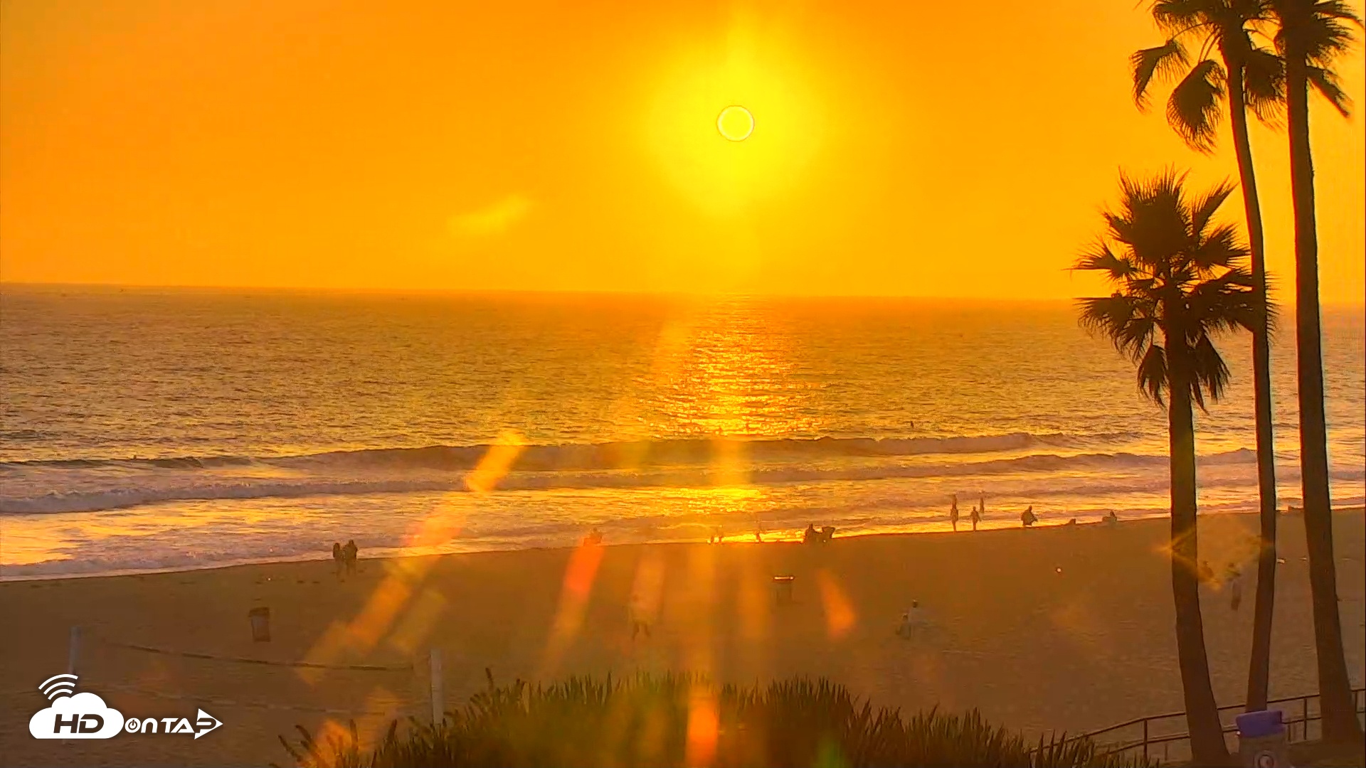 Snapshot of El Porto Beach Roving Live Cam taken Jun 17, 2025, 7:50pm PDT