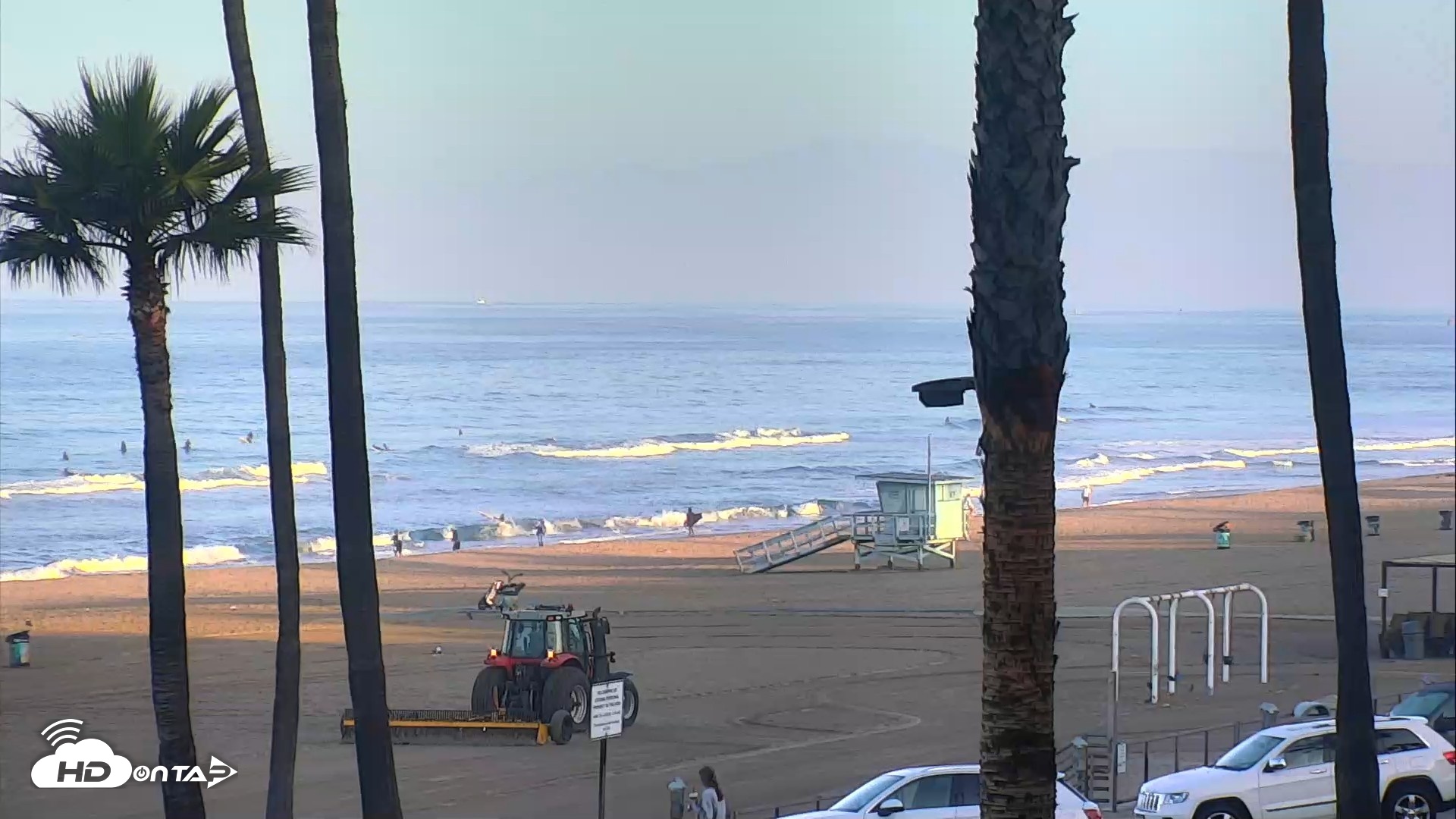 Snapshot of El Porto Beach Roving Live Cam taken Aug 20, 2026, 7:07am PDT