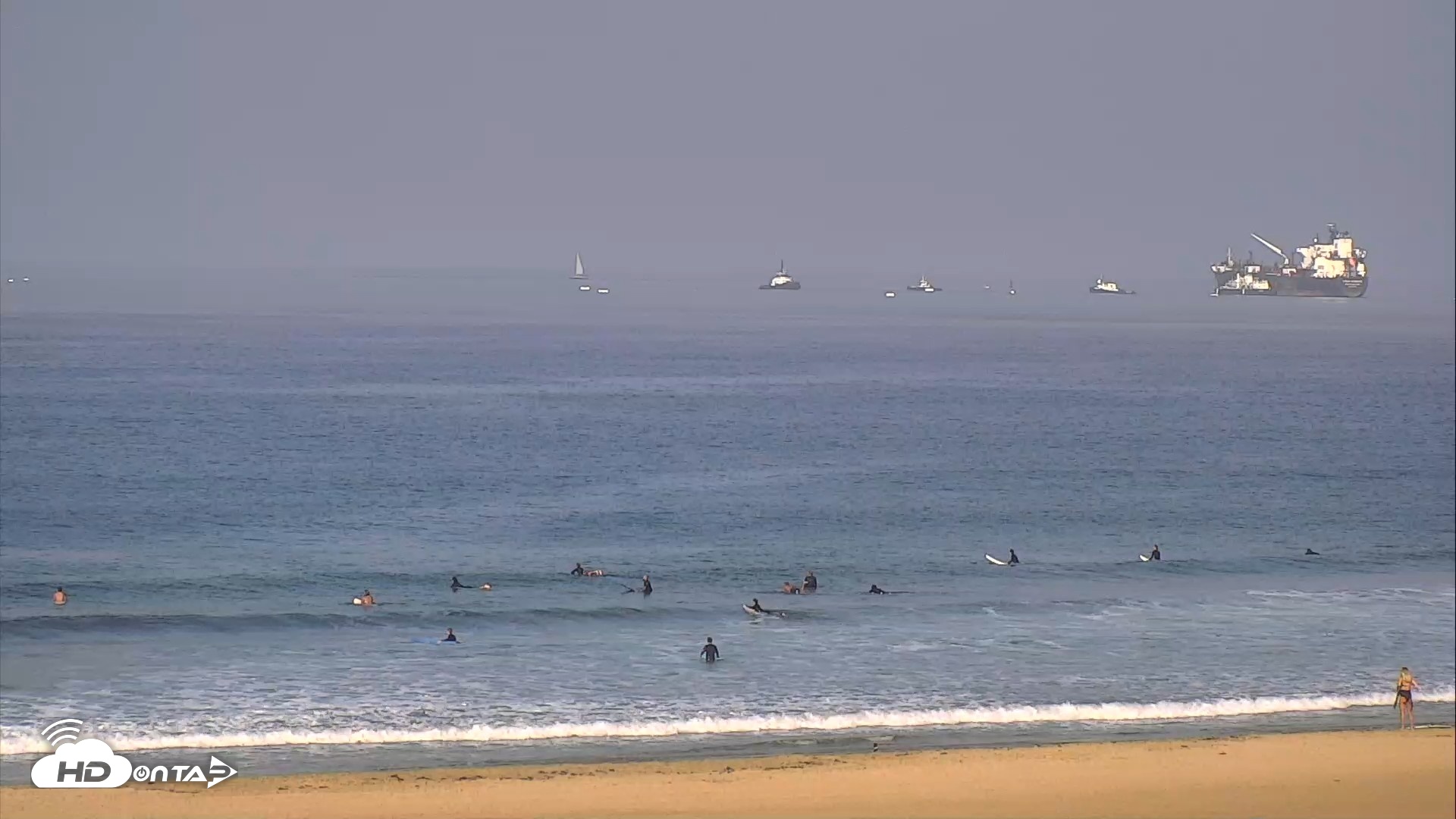 Snapshot of El Porto Beach Roving Live Cam taken Oct 1, 2026, 9:07am PDT