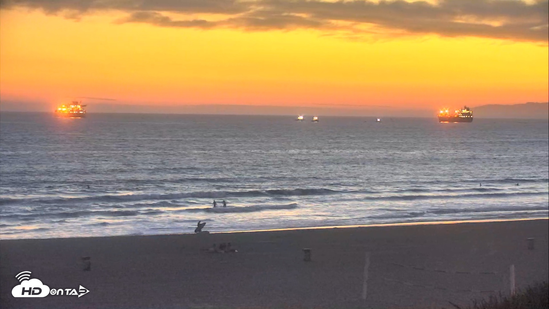 Snapshot of El Porto Beach Roving Live Cam taken Jul 20, 2026, 8:29pm PDT
