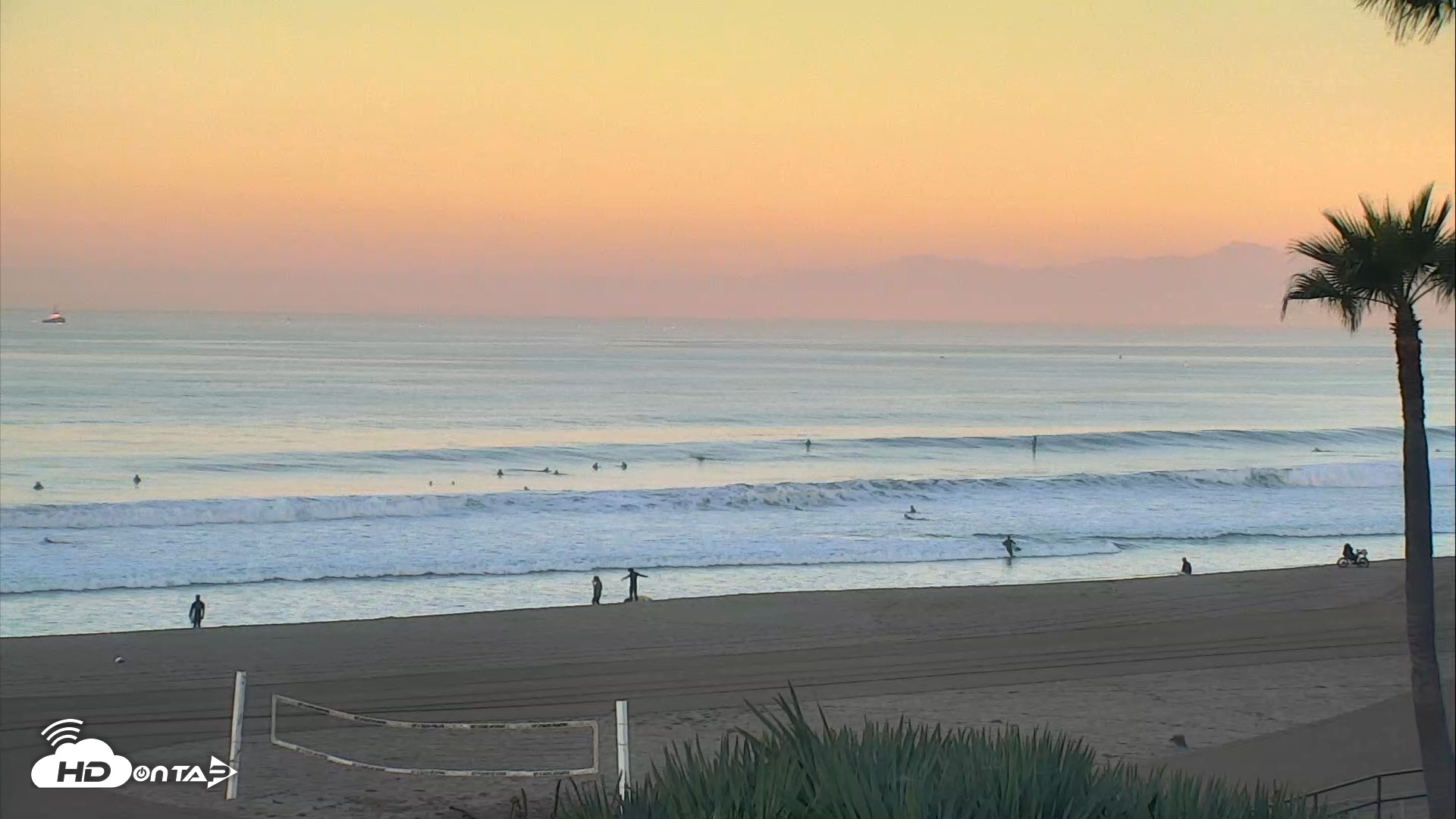 Snapshot of El Porto Beach Roving Live Cam taken Nov 25, 2025, 6:53am PST