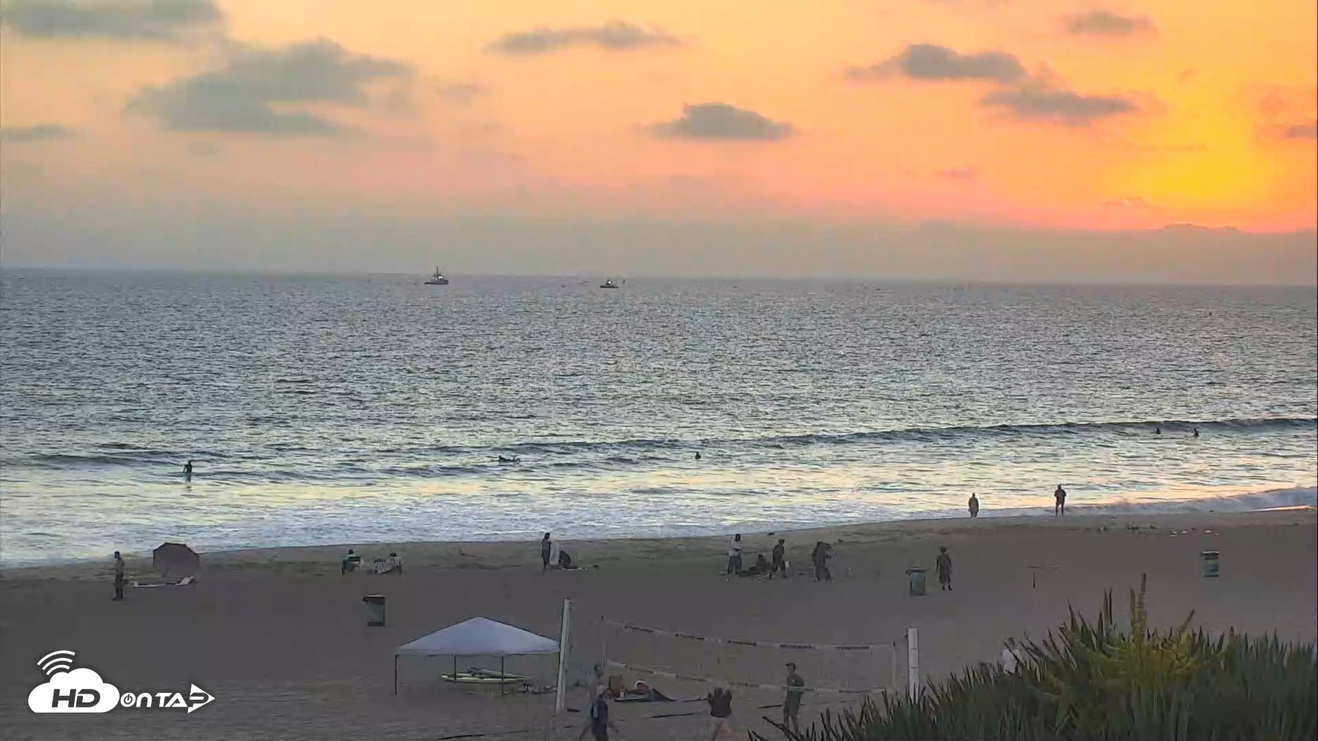 Snapshot of El Porto Beach Roving Live Cam taken Jul 10, 2026, 8:03pm PDT