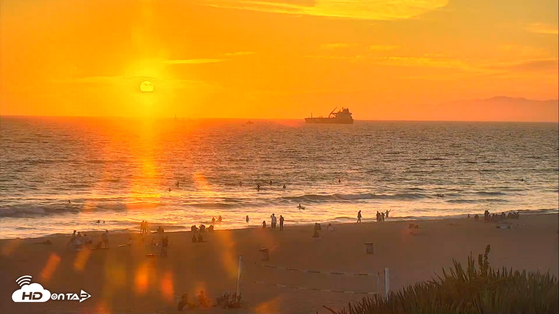 Snapshot of El Porto Beach Roving Live Cam taken Aug 23, 2026, 7:24pm PDT