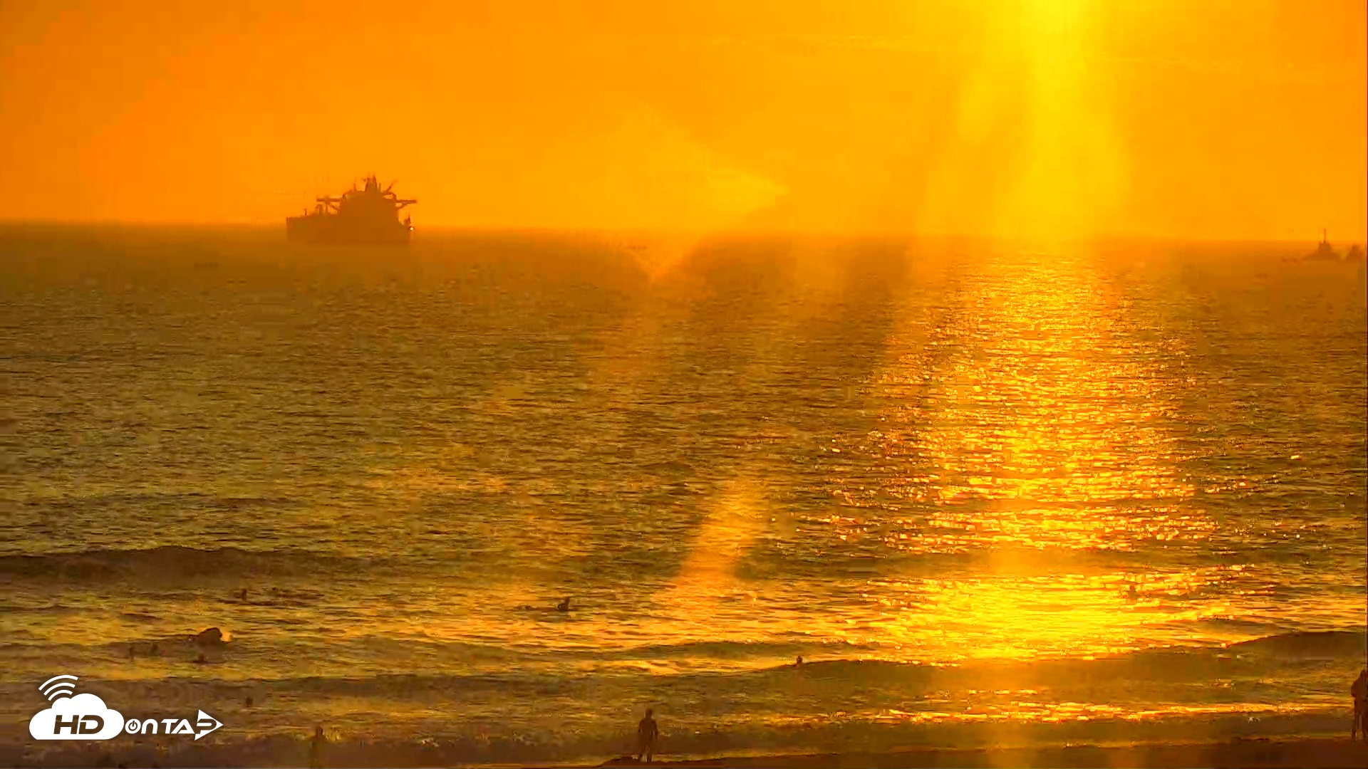 Snapshot of El Porto Beach Roving Live Cam taken Aug 22, 2025, 7:13pm PDT