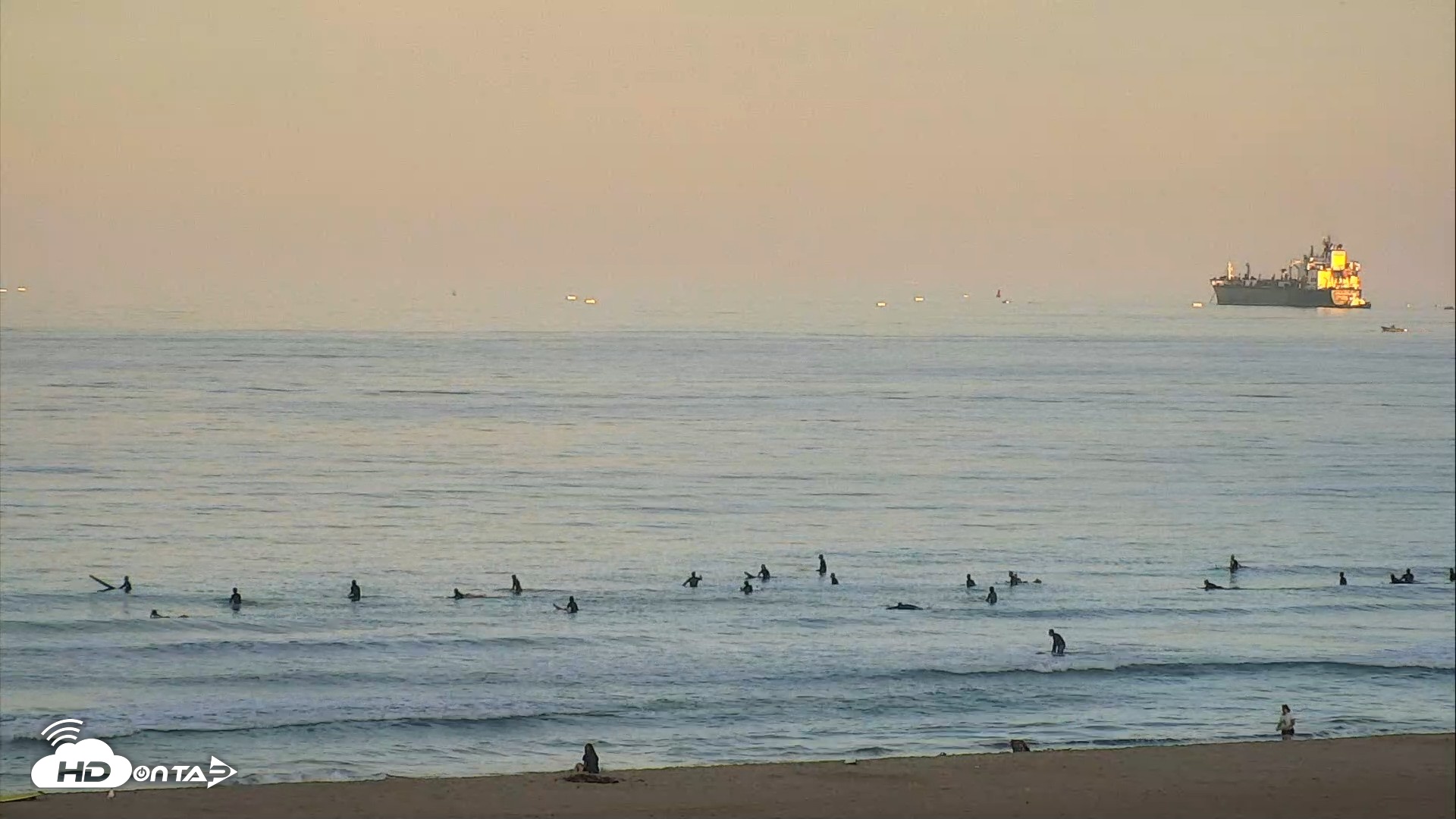 Snapshot of El Porto Beach Roving Live Cam taken Aug 21, 2026, 6:44am PDT
