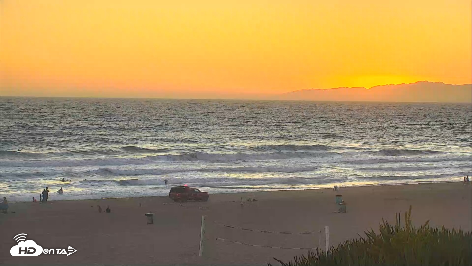 Snapshot of El Porto Beach Roving Live Cam taken Jul 22, 2026, 8:00pm PDT