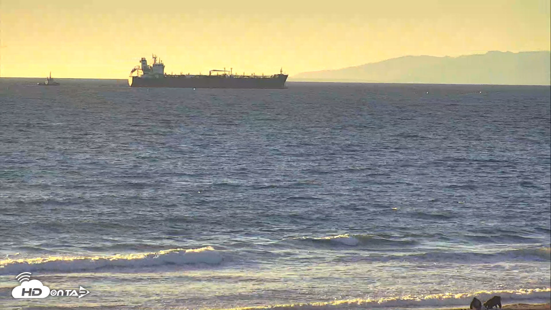 Snapshot of El Porto Beach Roving Live Cam taken Oct 15, 2025, 5:39pm PDT