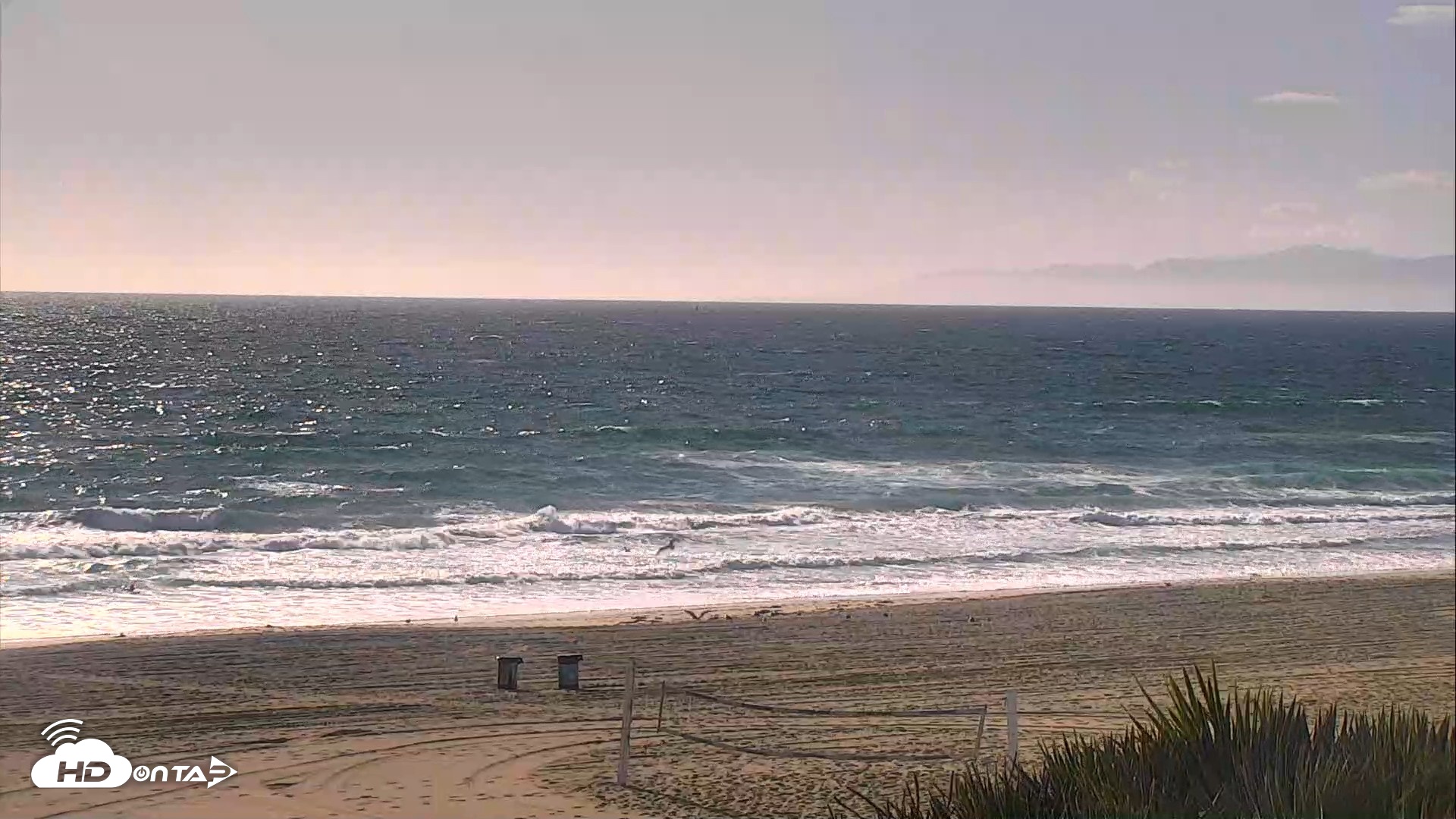 Snapshot of El Porto Beach Roving Live Cam taken Apr 13, 2026, 5:19pm PDT
