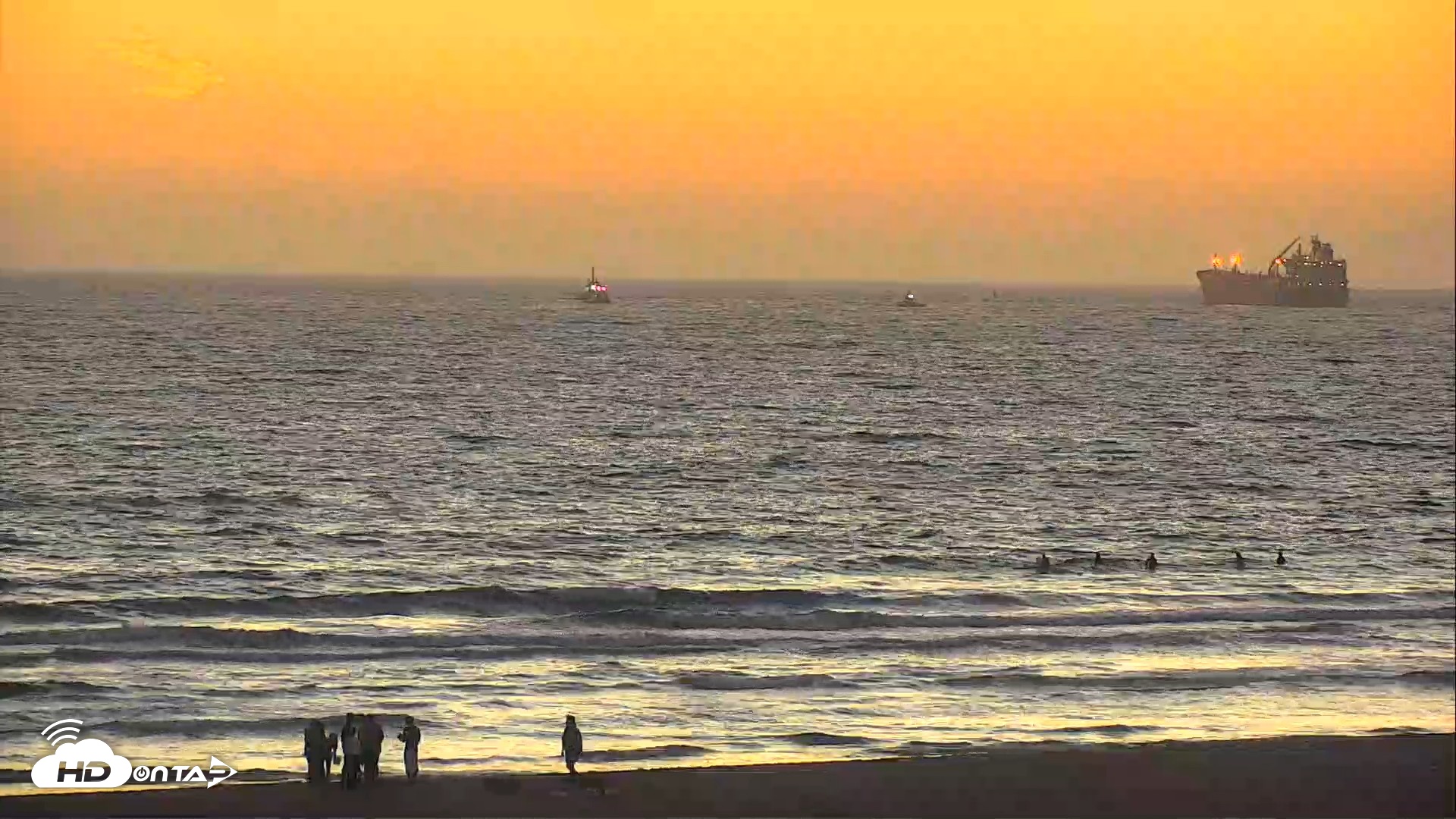 Snapshot of El Porto Beach Roving Live Cam taken Aug 19, 2026, 7:47pm PDT