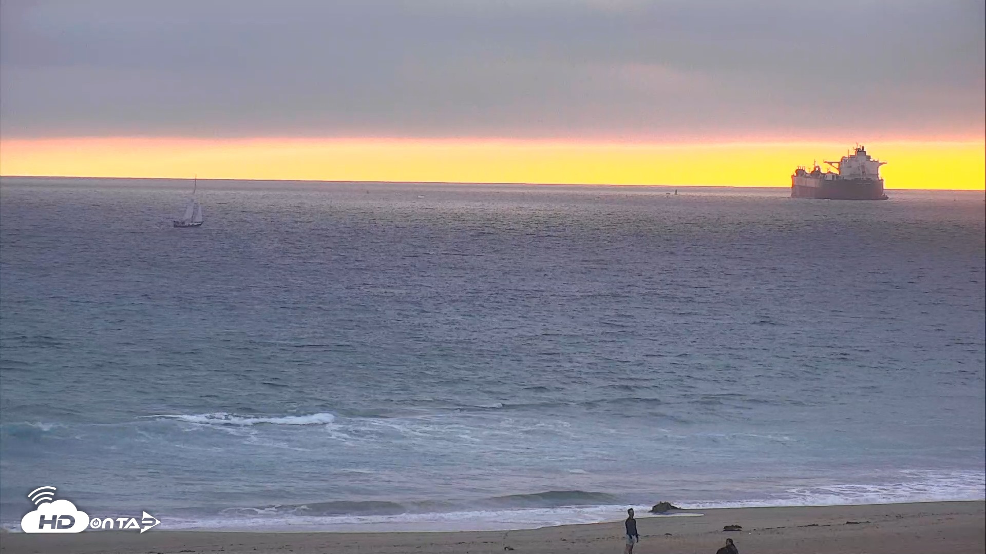 Snapshot of El Porto Beach Roving Live Cam taken Jun 24, 2026, 7:46pm PDT
