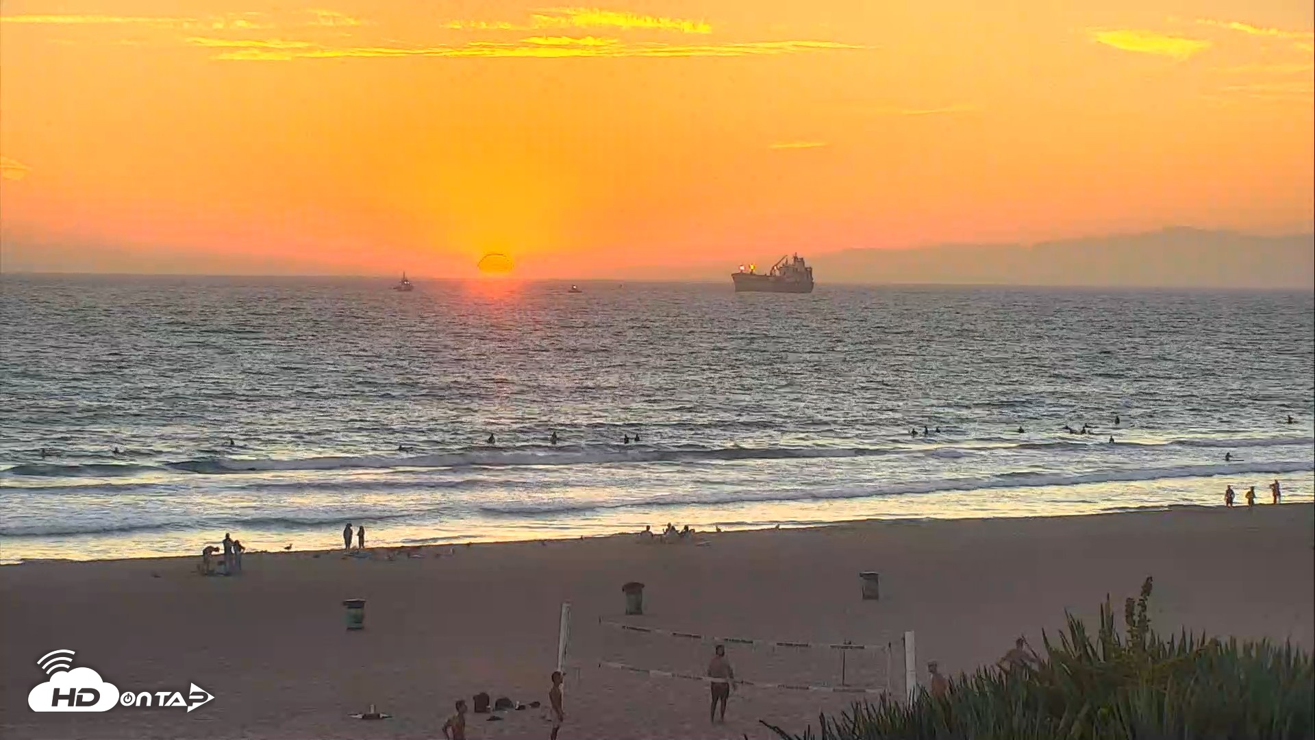 Snapshot of El Porto Beach Roving Live Cam taken Aug 19, 2026, 7:35pm PDT