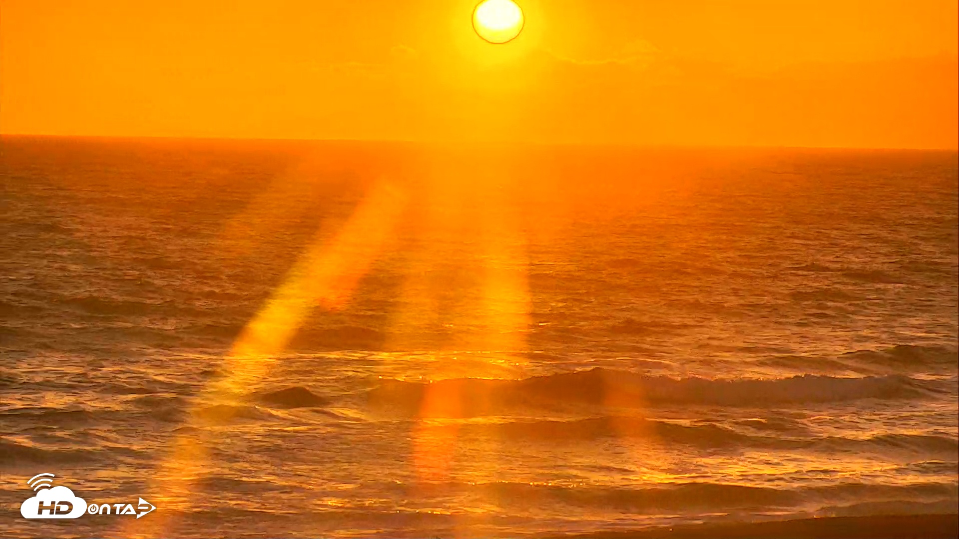 Snapshot of El Porto Beach Roving Live Cam taken May 12, 2025, 7:38pm PDT