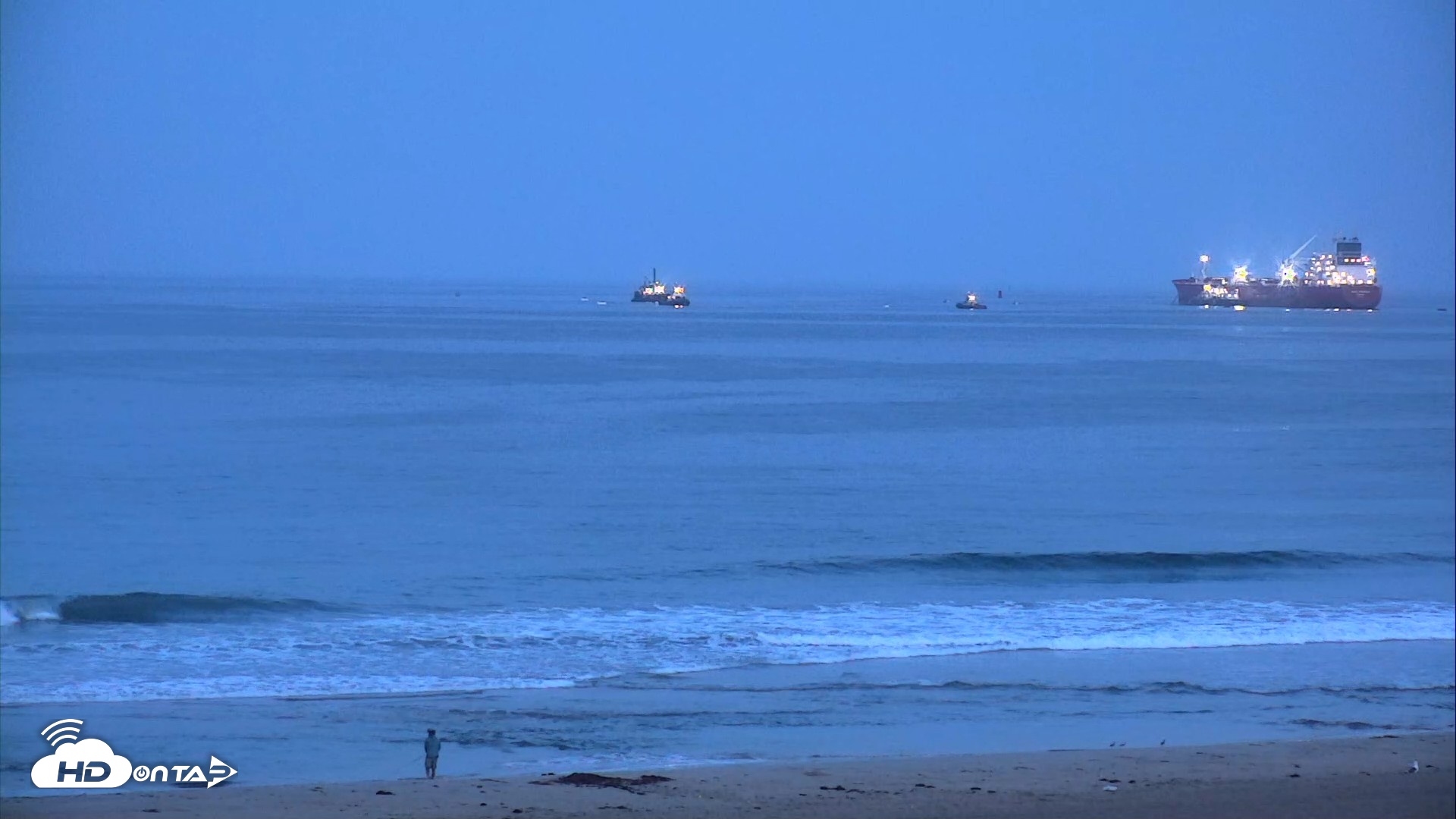 Snapshot of El Porto Beach Roving Live Cam taken Aug 11, 2026, 6:05am PDT