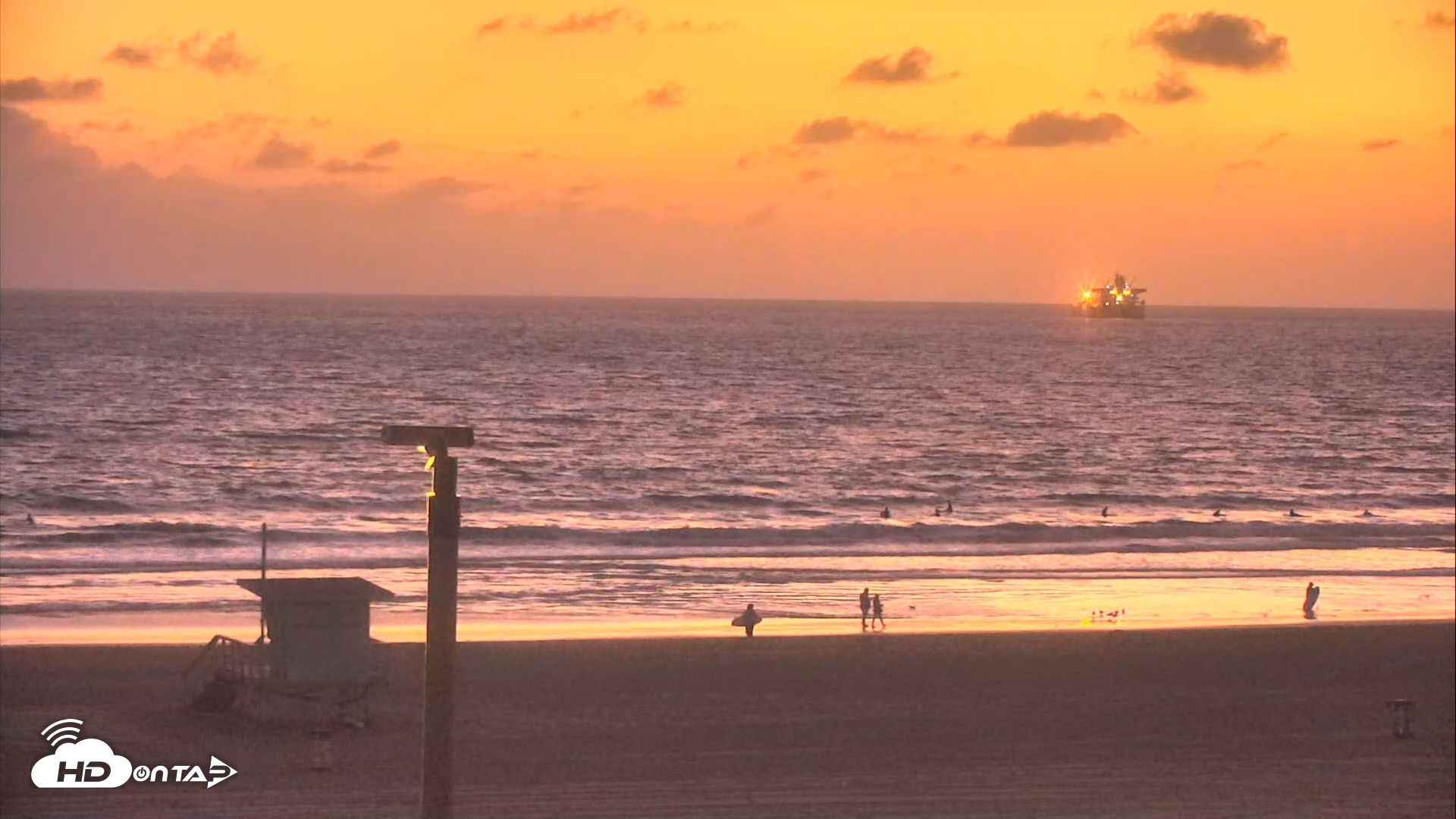 Snapshot of El Porto Beach Roving Live Cam taken Sep 16, 2026, 7:23pm PDT
