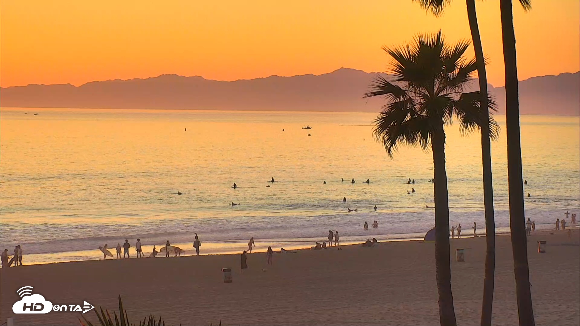 Snapshot of El Porto Beach Roving Live Cam taken Mar 18, 2026, 7:01pm PDT