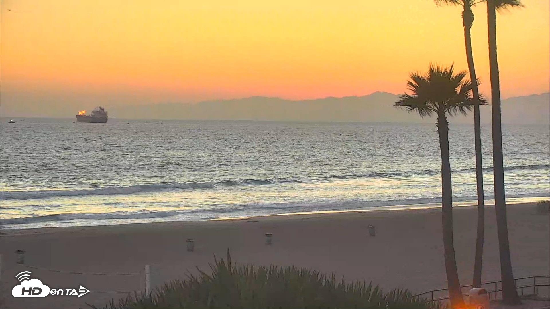 Snapshot of El Porto Beach Roving Live Cam taken Jun 22, 2026, 8:12pm PDT