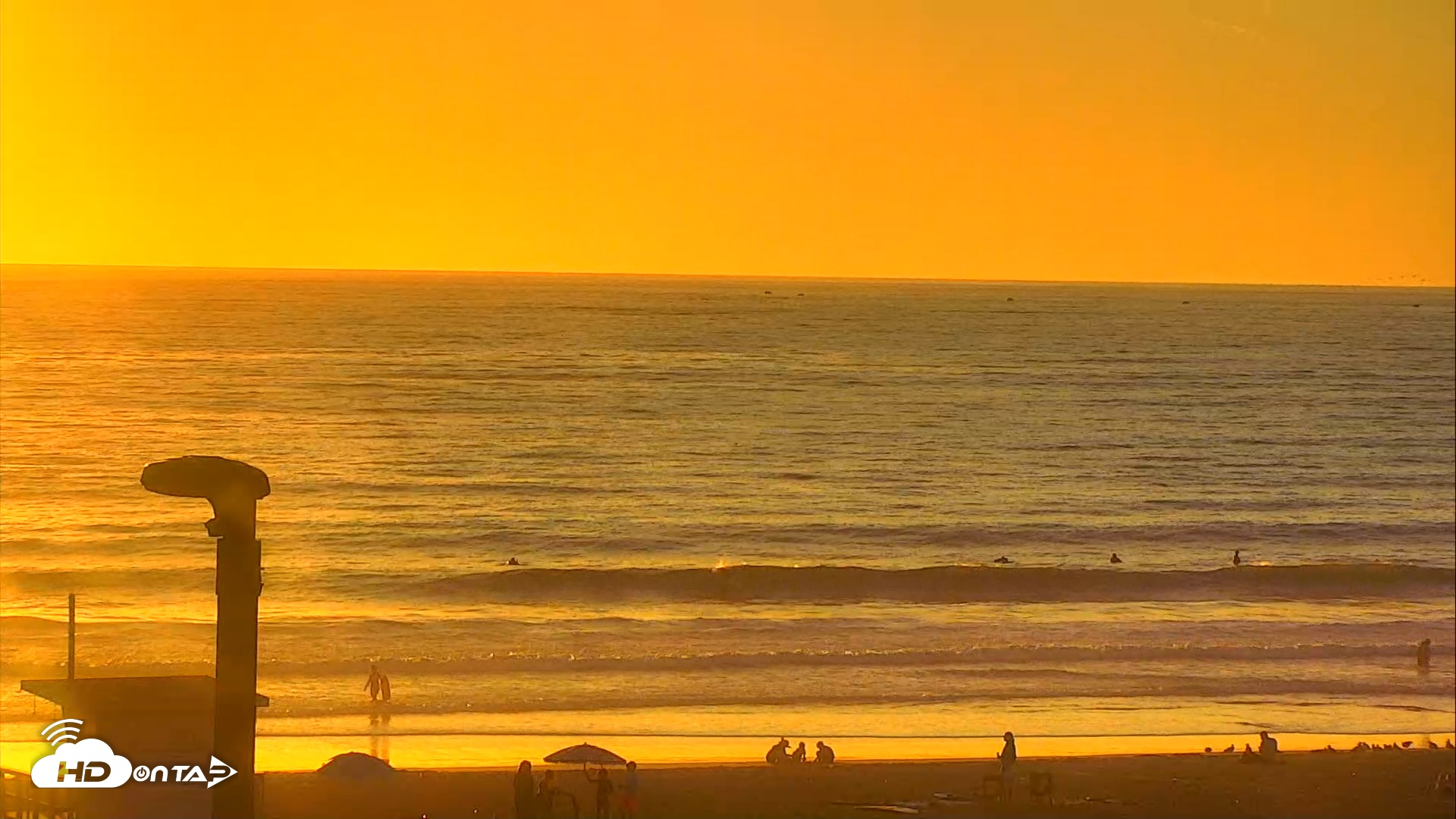 Snapshot of El Porto Beach Roving Live Cam taken Oct 12, 2025, 6:06pm PDT
