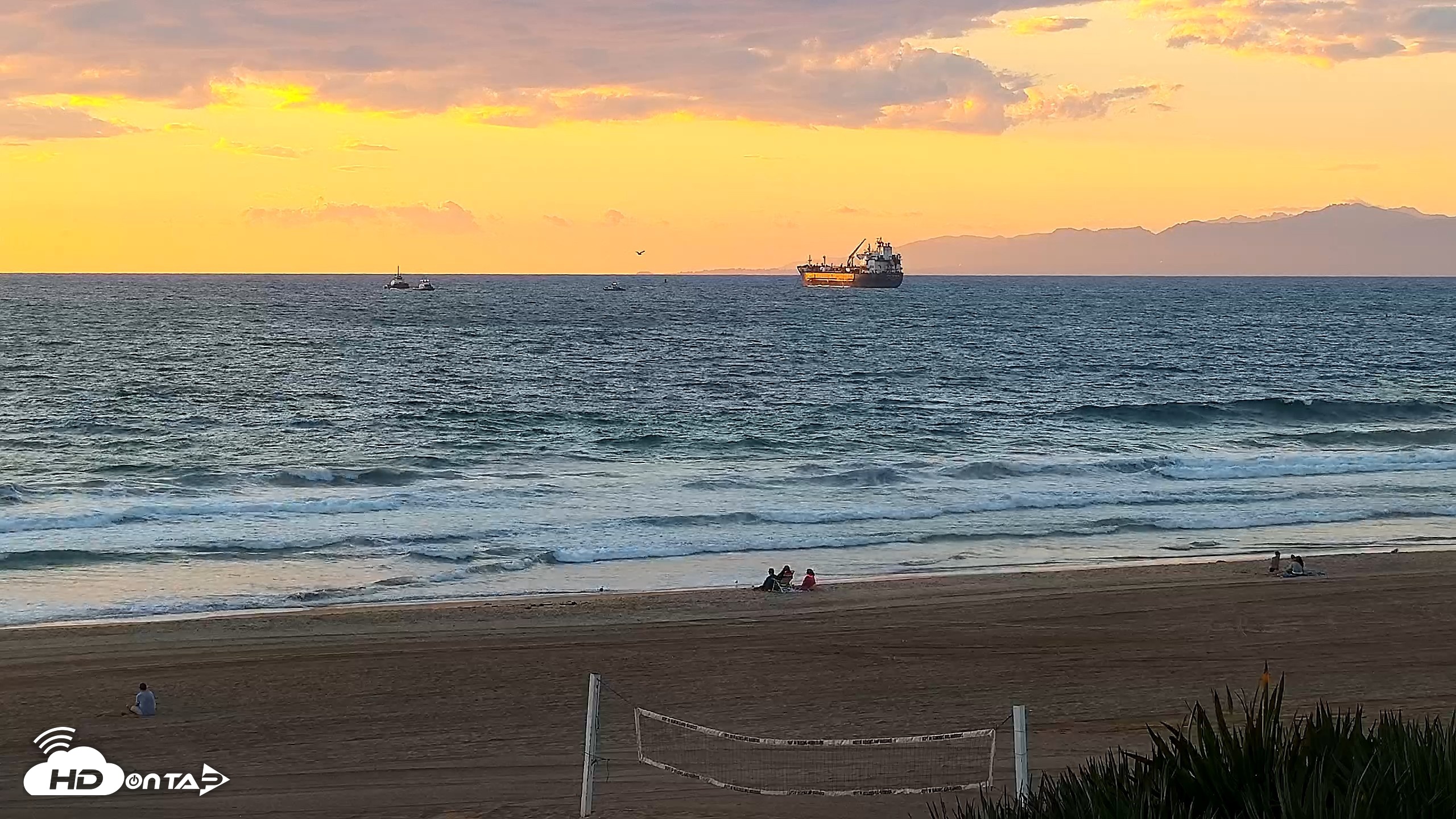 Snapshot of El Porto Beach Roving Live Cam taken Oct 23, 2026, 5:54pm PDT