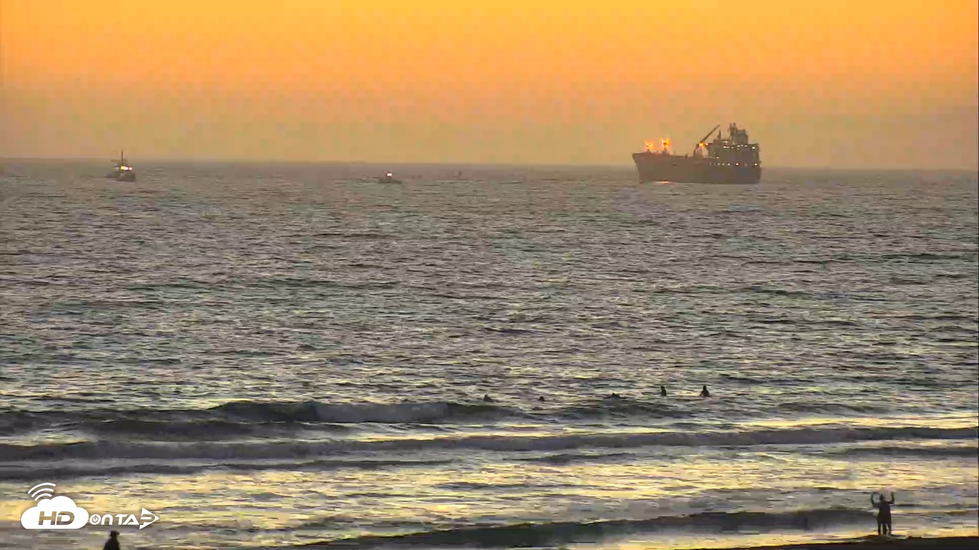 Snapshot of El Porto Beach Roving Live Cam taken Aug 19, 2026, 7:46pm PDT