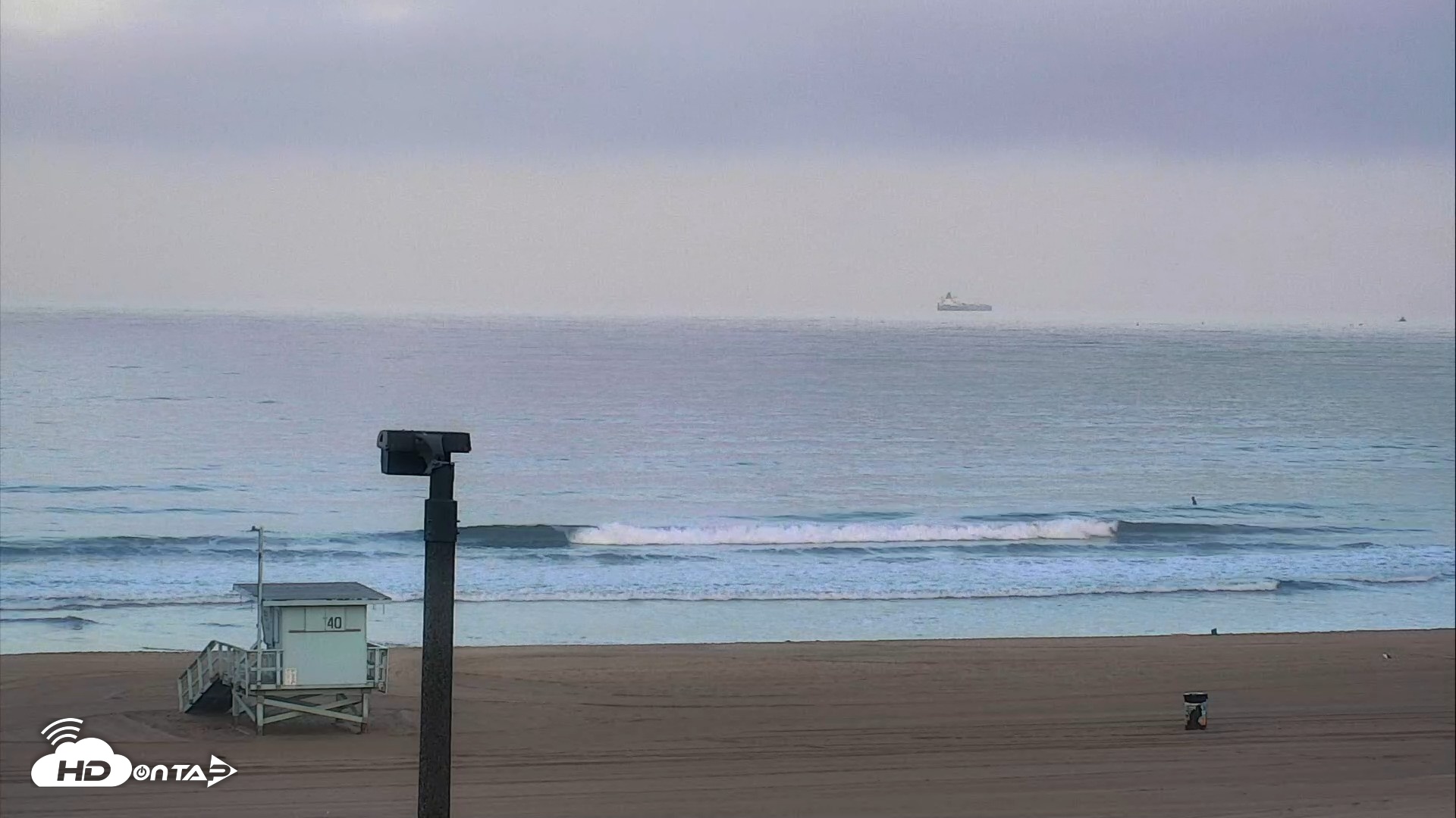 Snapshot of El Porto Beach Roving Live Cam taken Aug 25, 2026, 6:45am PDT