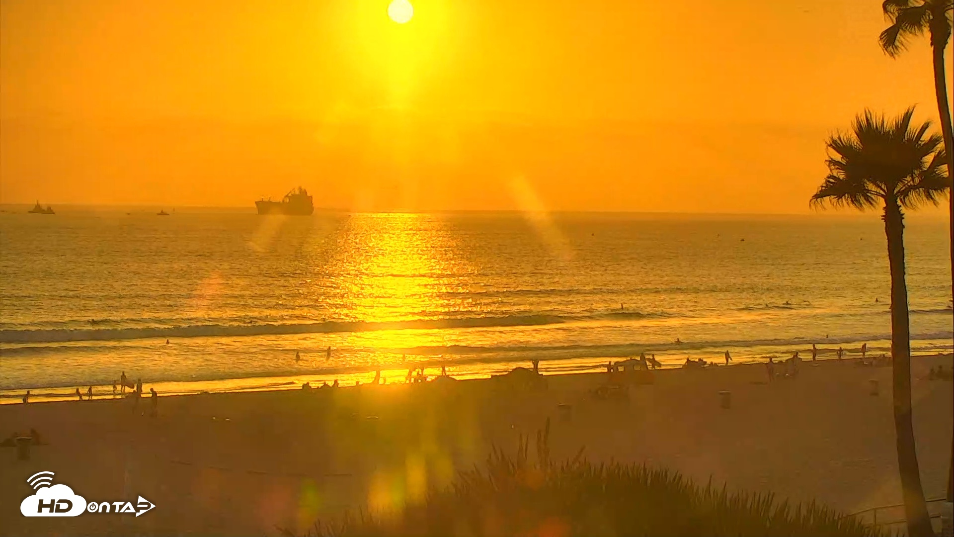 Snapshot of El Porto Beach Roving Live Cam taken Jul 17, 2026, 7:38pm PDT