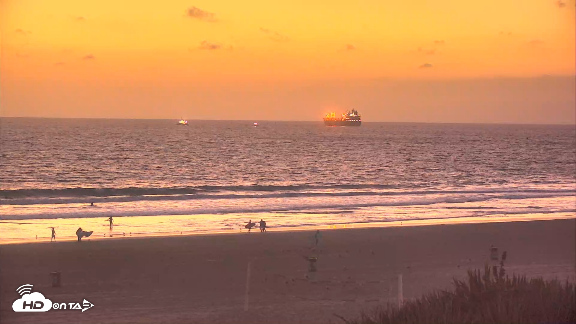 Snapshot of El Porto Beach Roving Live Cam taken Sep 16, 2026, 7:20pm PDT