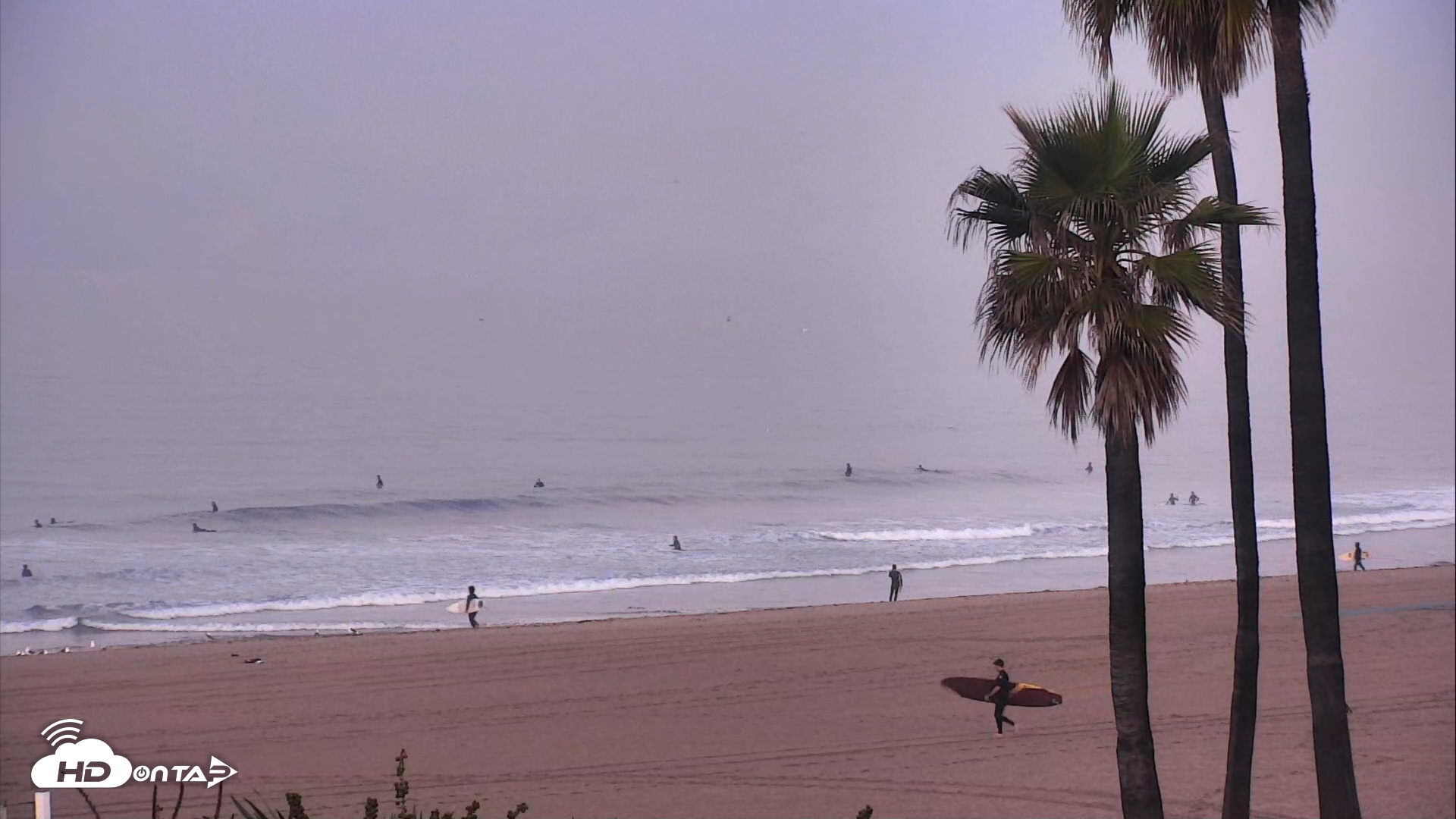 Snapshot of El Porto Beach Roving Live Cam taken Oct 21, 2025, 6:53am PDT