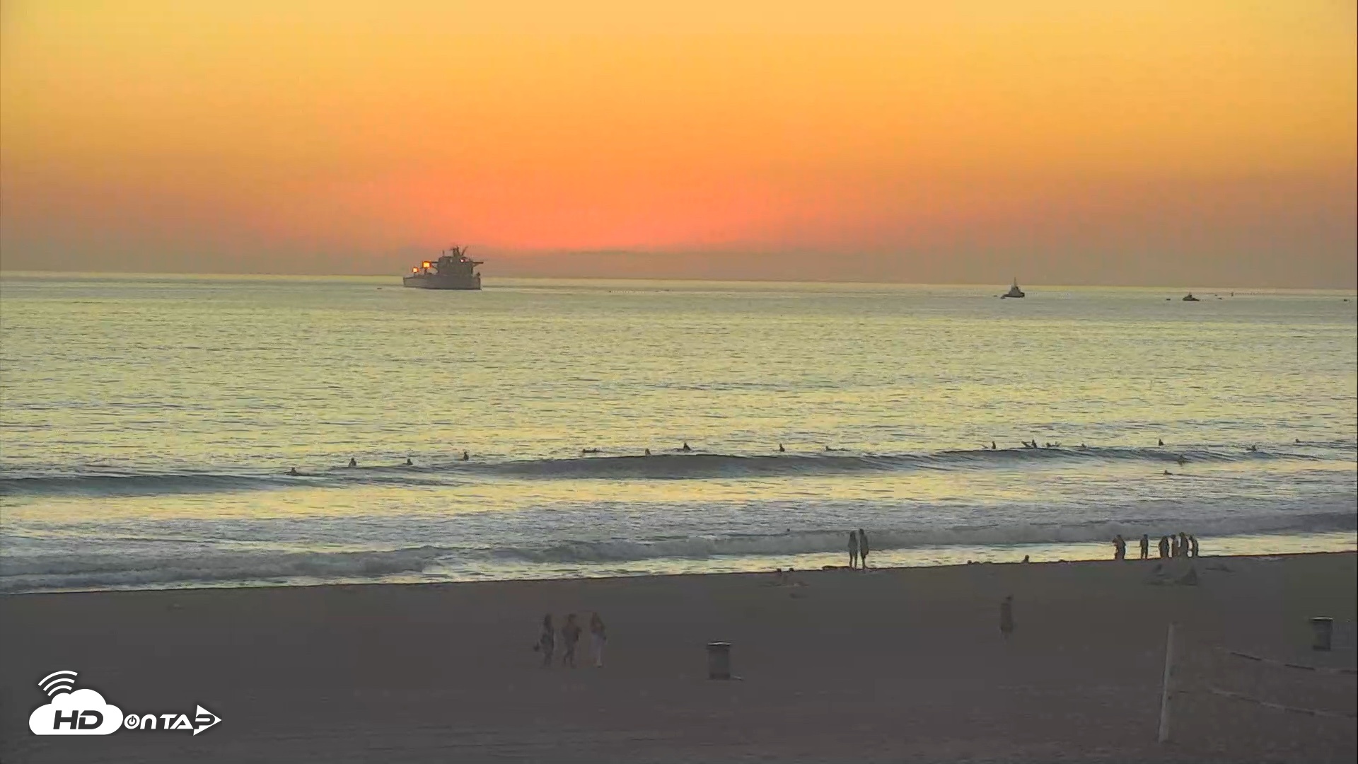Snapshot of El Porto Beach Roving Live Cam taken Sep 10, 2026, 7:12pm PDT