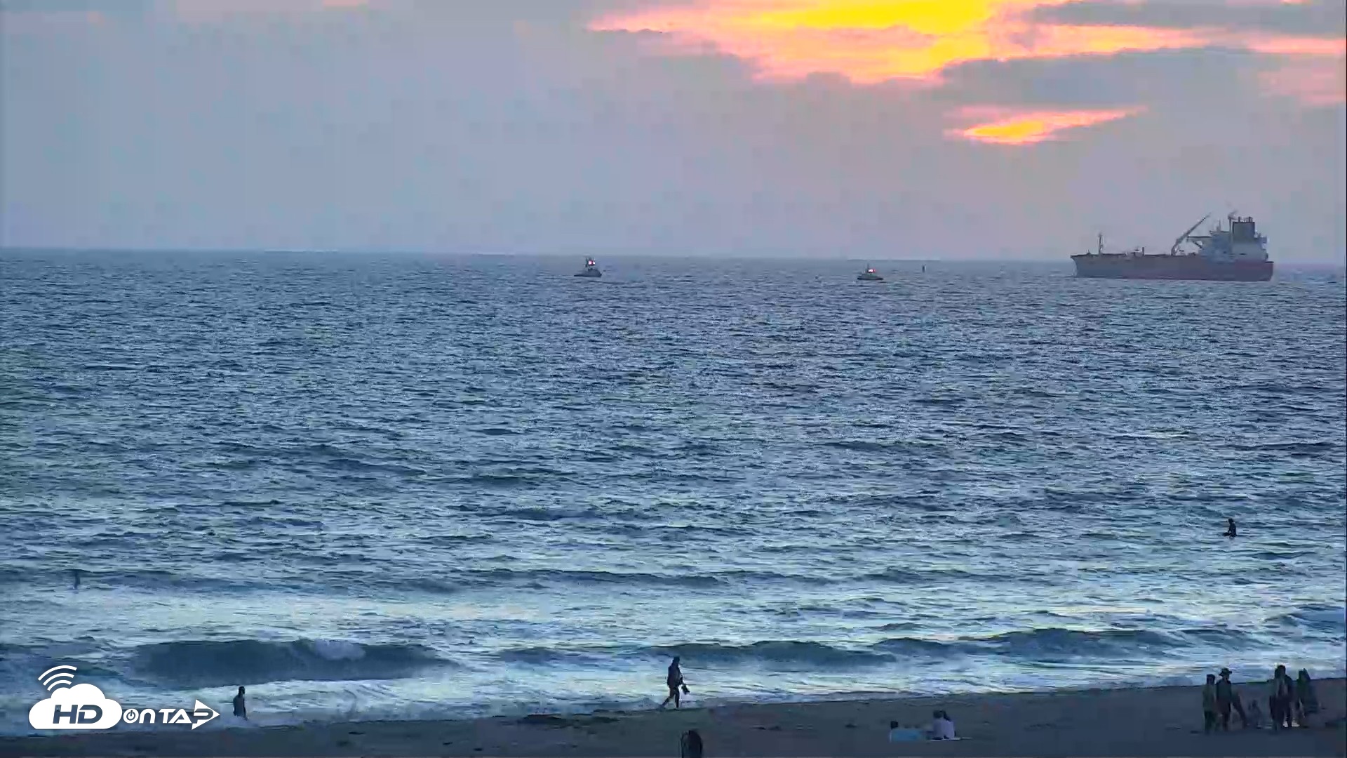 Snapshot of El Porto Beach Roving Live Cam taken Aug 11, 2026, 7:40pm PDT