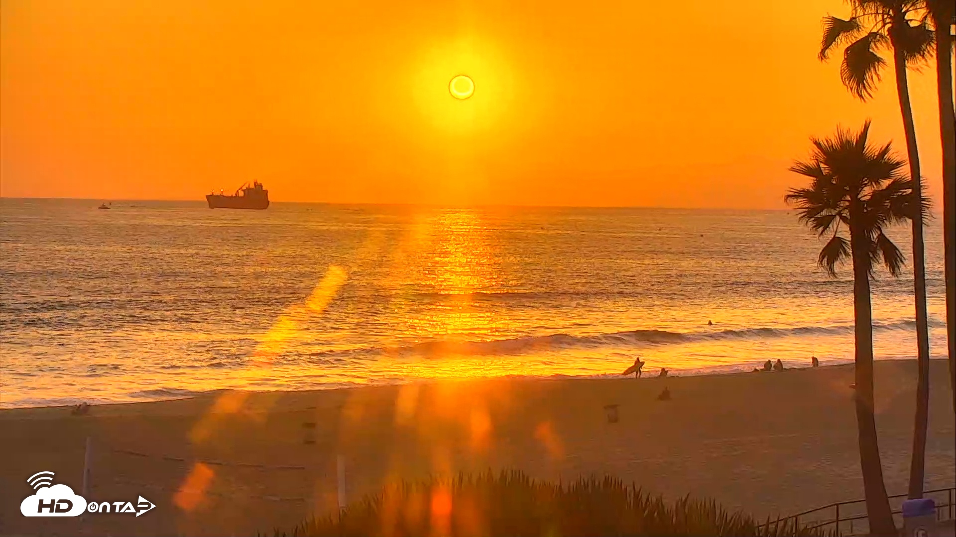 Snapshot of El Porto Beach Roving Live Cam taken May 29, 2025, 7:42pm PDT